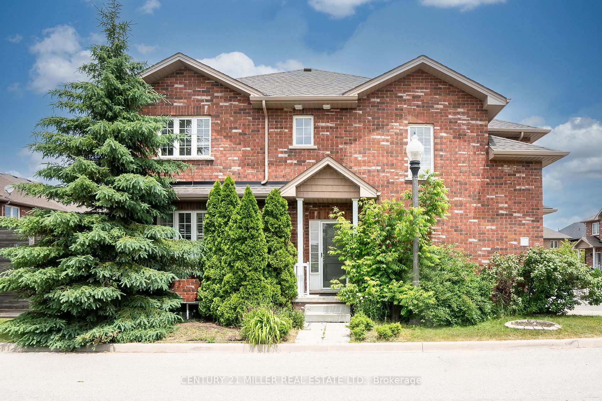 Photo 3 of Unit 19, 45 Seabreeze Crescent, Hamilton, Stoney Creek — HOMEH
