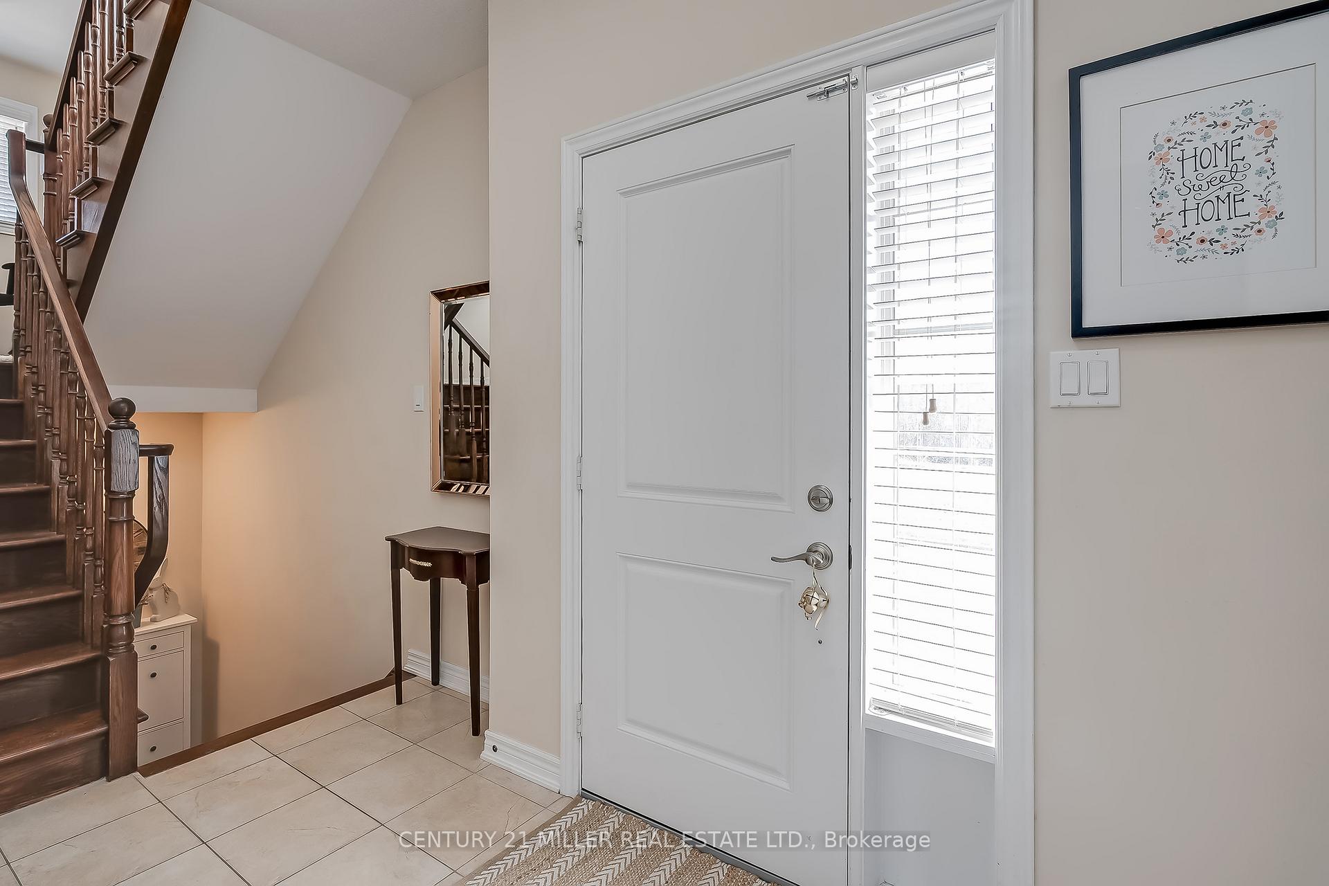Photo 4 of Unit 19, 45 Seabreeze Crescent, Hamilton, Stoney Creek — HOMEH