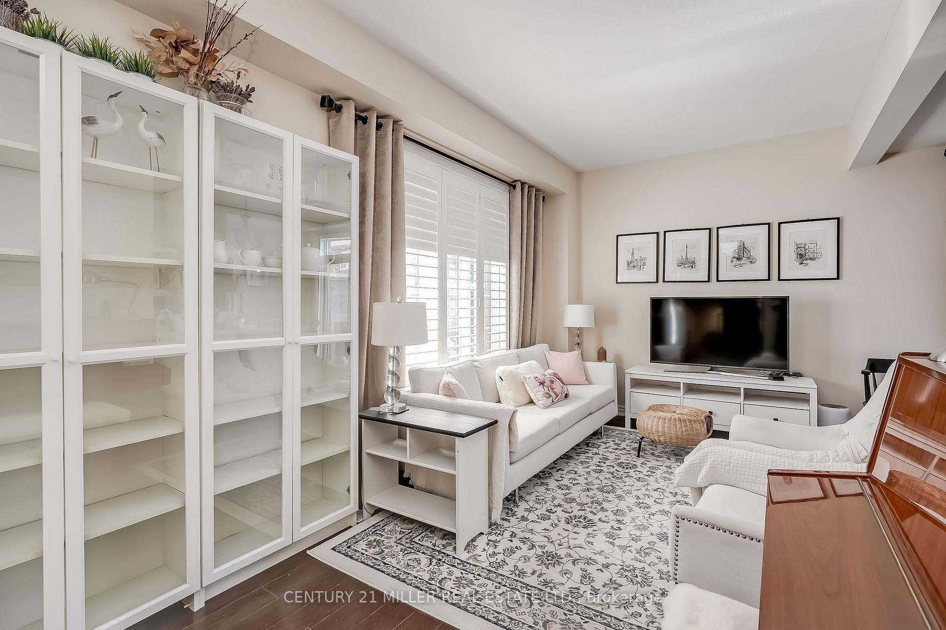Photo 5 of Unit 19, 45 Seabreeze Crescent, Hamilton, Stoney Creek — HOMEH