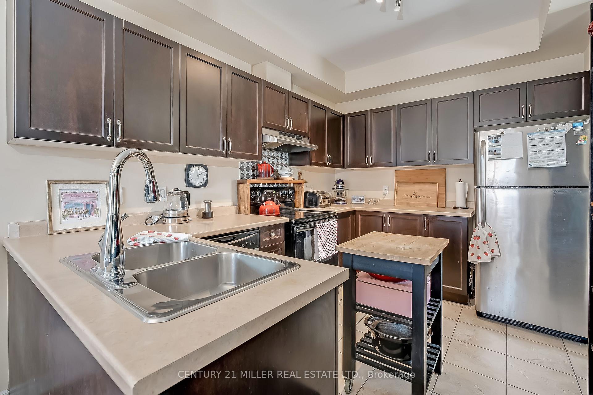 Photo 8 of Unit 19, 45 Seabreeze Crescent, Hamilton, Stoney Creek — HOMEH