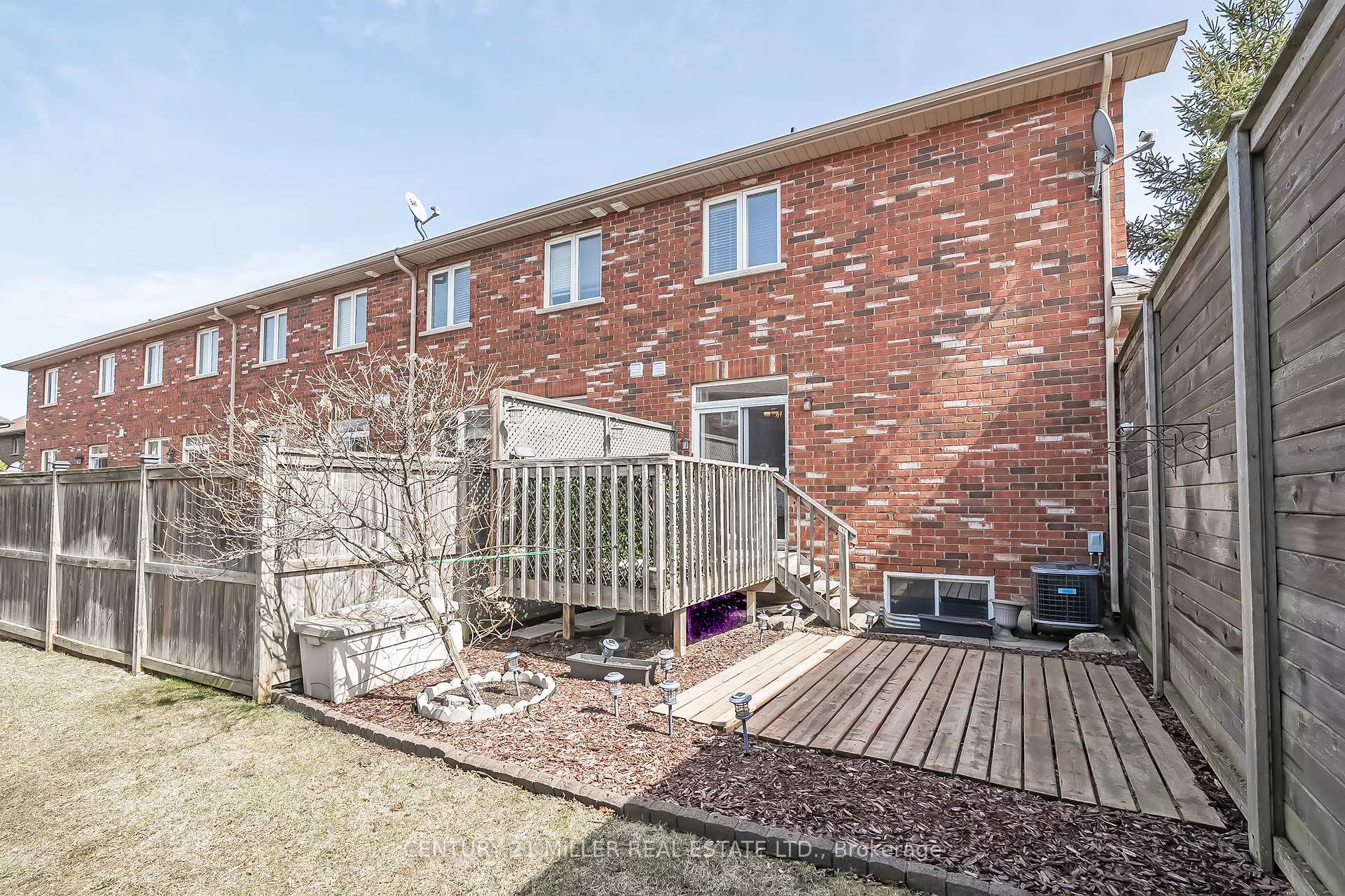 Photo 20 of Unit 19, 45 Seabreeze Crescent, Hamilton, Stoney Creek — HOMEH