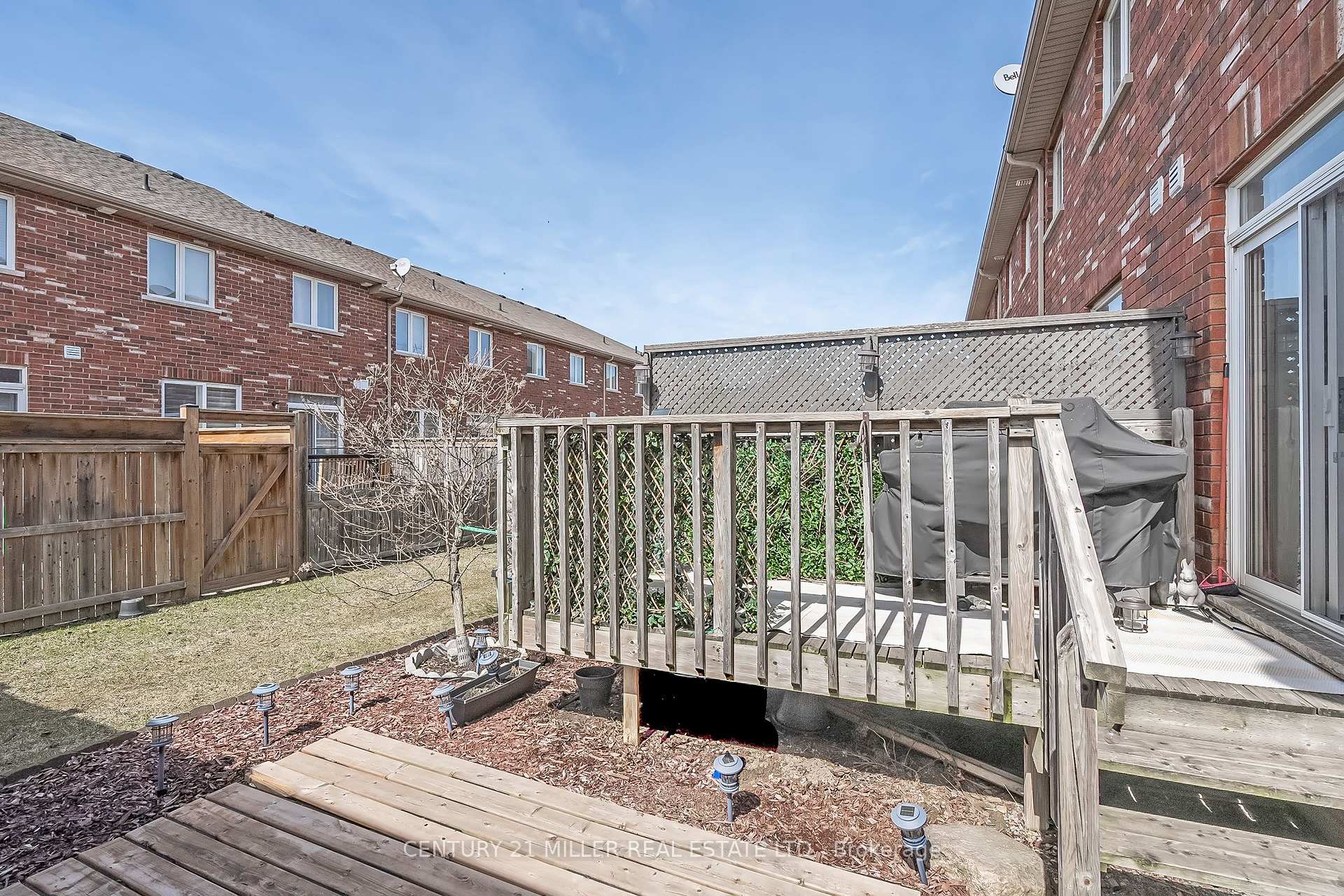 Photo 21 of Unit 19, 45 Seabreeze Crescent, Hamilton, Stoney Creek — HOMEH