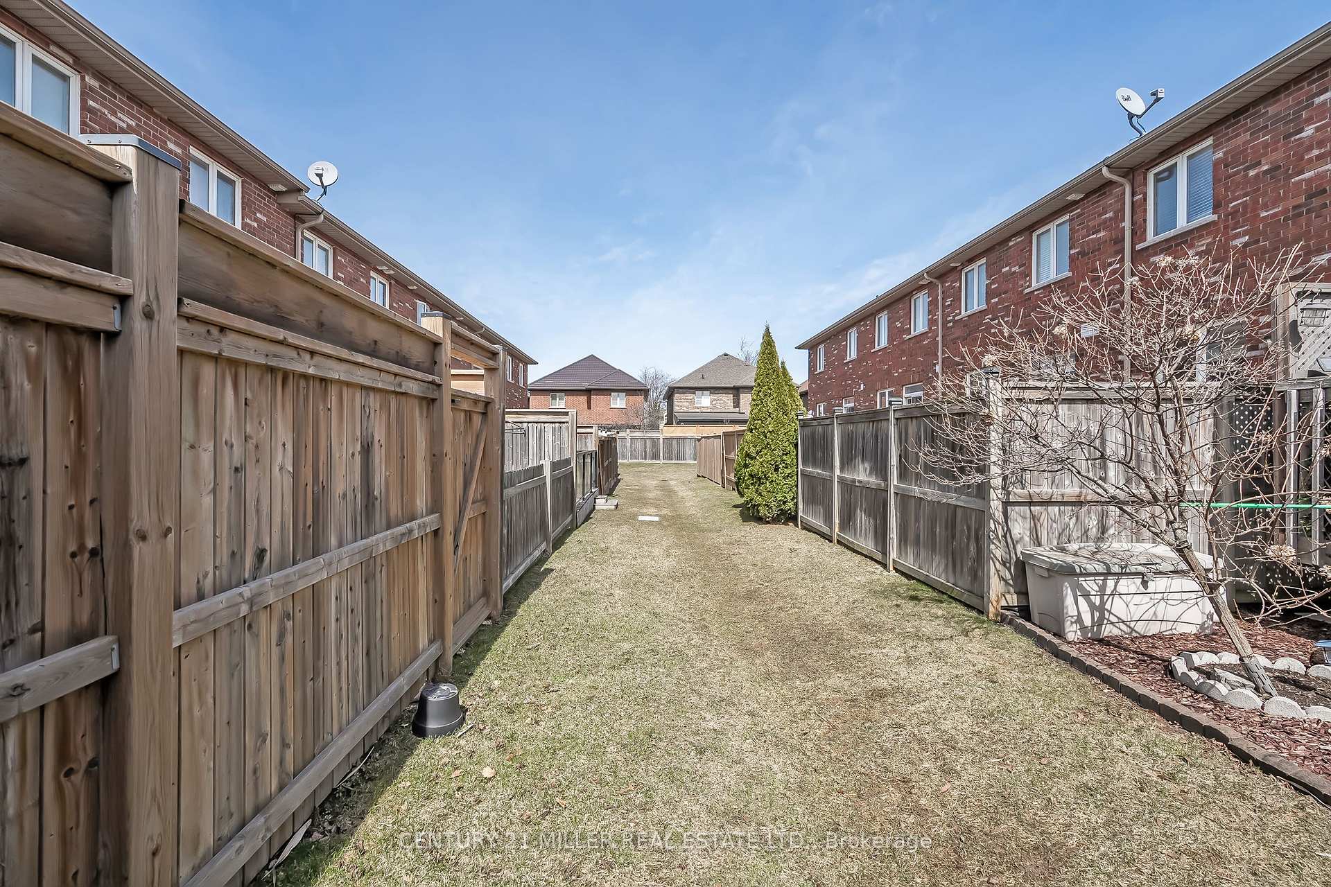 Photo 22 of Unit 19, 45 Seabreeze Crescent, Hamilton, Stoney Creek — HOMEH