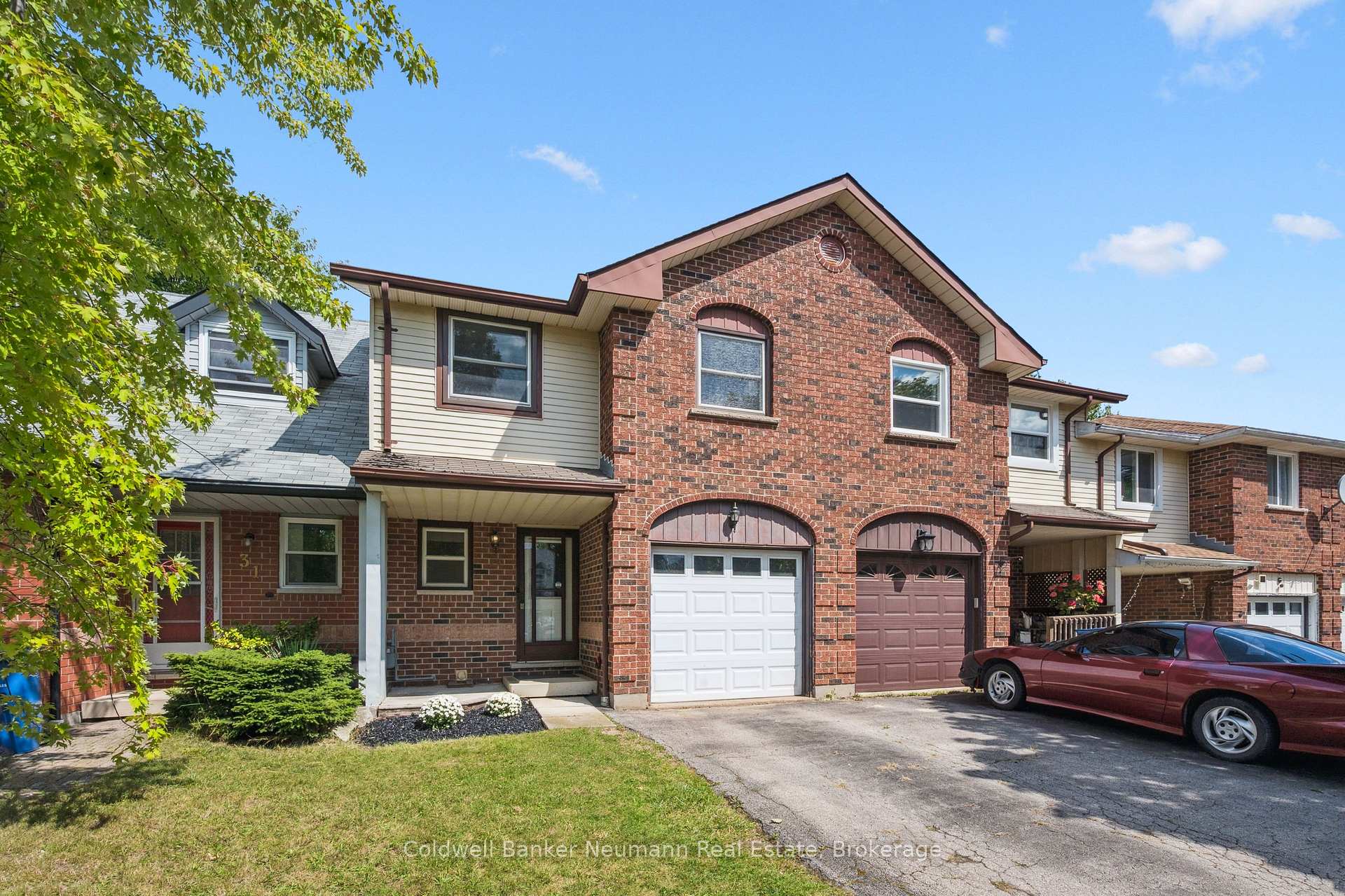 Photo 2 of 29 Grandridge Crescent, Guelph, Willow West/Sugarbush/West Acres — HOMEH