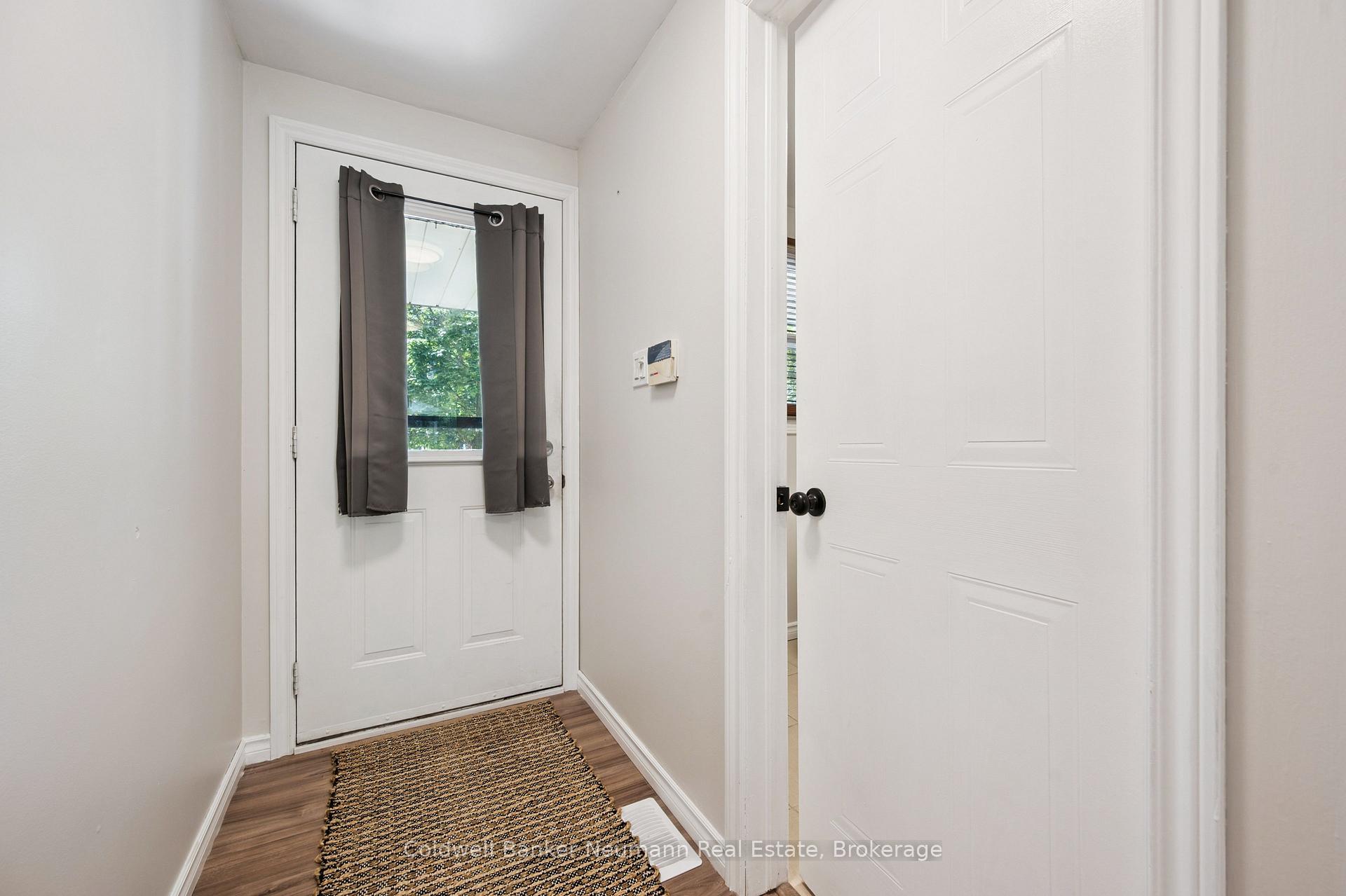 Photo 4 of 29 Grandridge Crescent, Guelph, Willow West/Sugarbush/West Acres — HOMEH