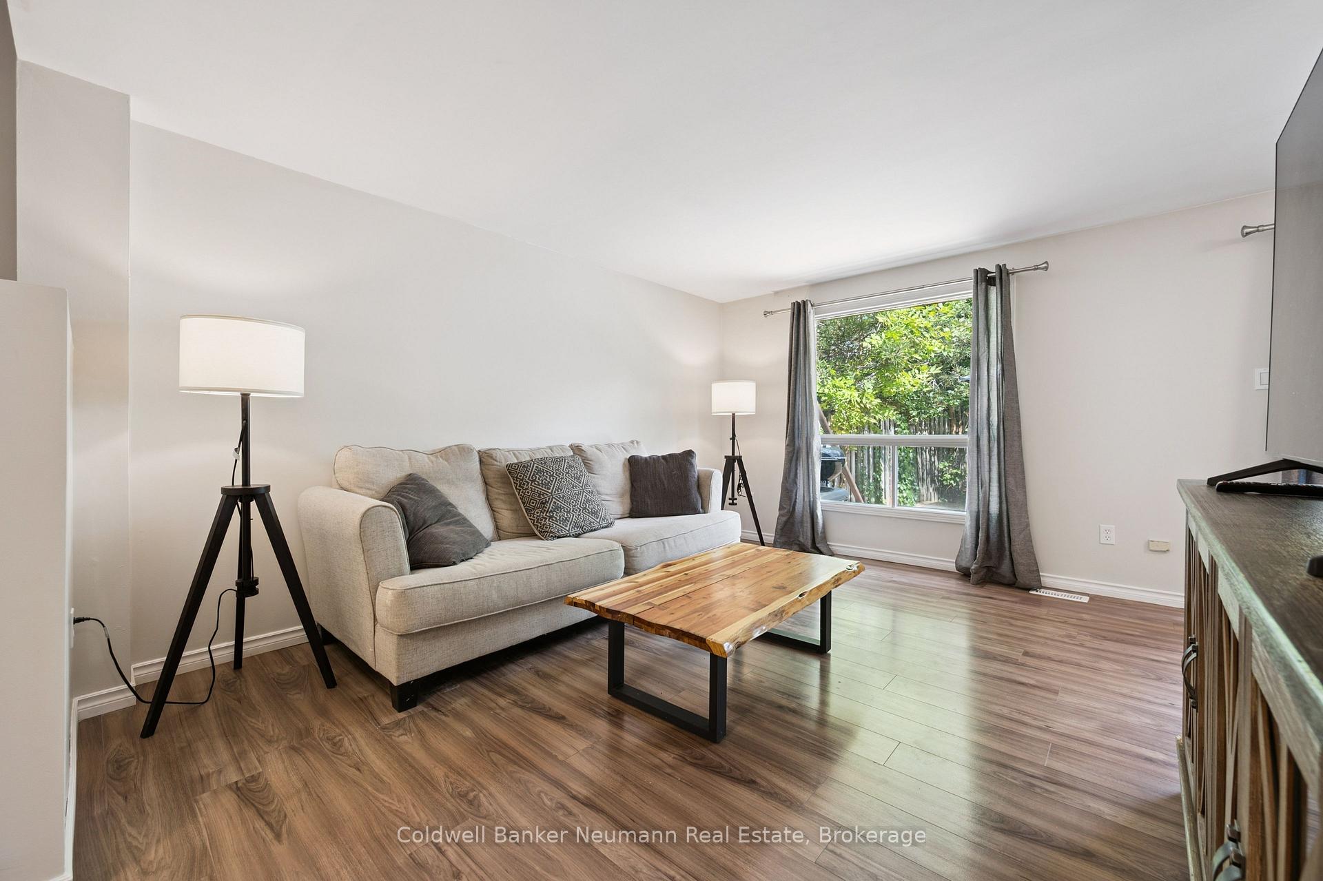 Photo 5 of 29 Grandridge Crescent, Guelph, Willow West/Sugarbush/West Acres — HOMEH