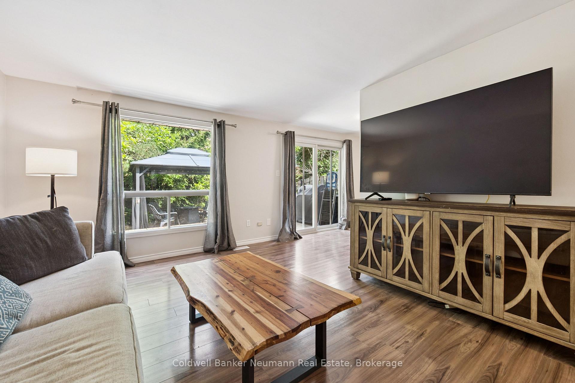 Photo 7 of 29 Grandridge Crescent, Guelph, Willow West/Sugarbush/West Acres — HOMEH