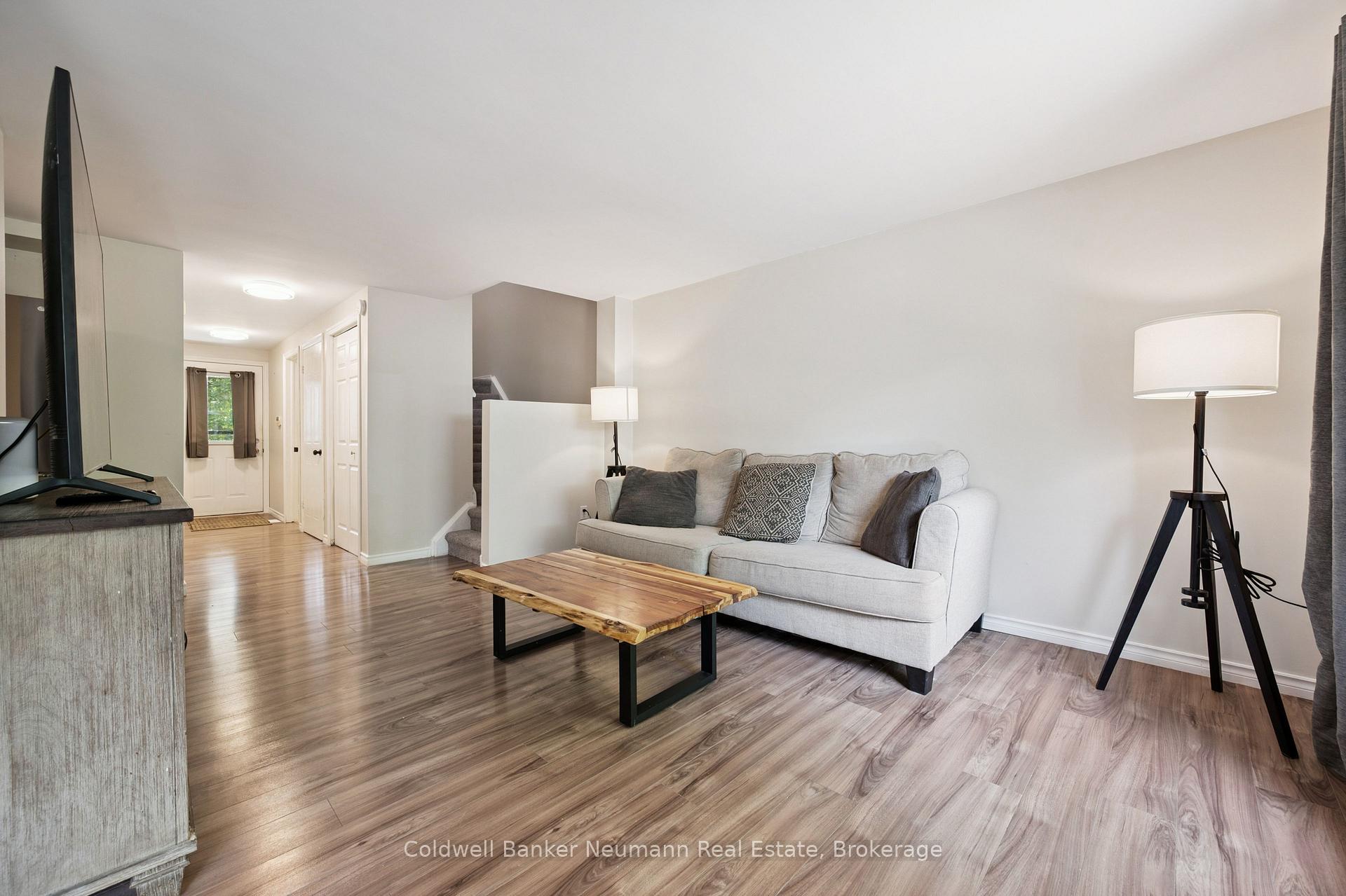 Photo 8 of 29 Grandridge Crescent, Guelph, Willow West/Sugarbush/West Acres — HOMEH