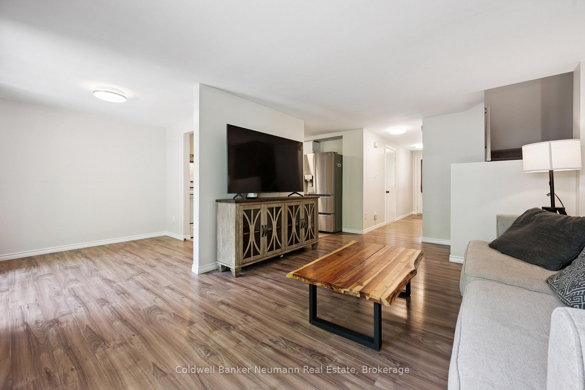 Photo 9 of 29 Grandridge Crescent, Guelph, Willow West/Sugarbush/West Acres — HOMEH