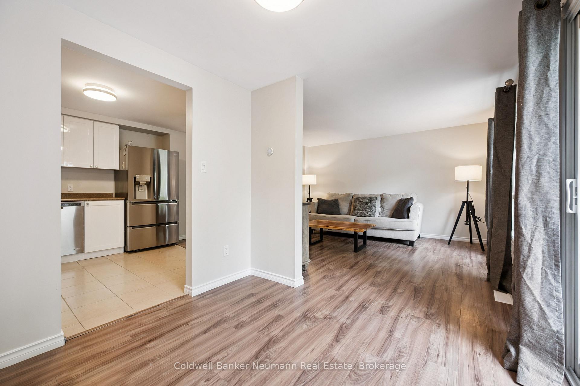 Photo 11 of 29 Grandridge Crescent, Guelph, Willow West/Sugarbush/West Acres — HOMEH