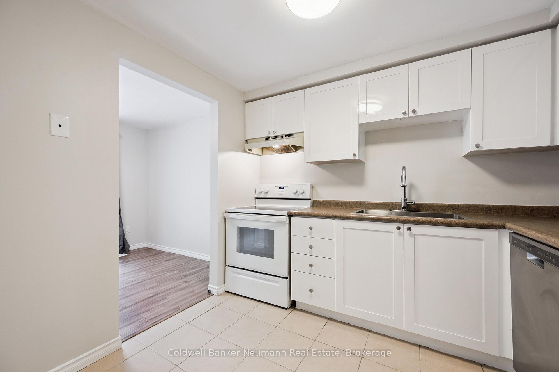 Photo 15 of 29 Grandridge Crescent, Guelph, Willow West/Sugarbush/West Acres — HOMEH