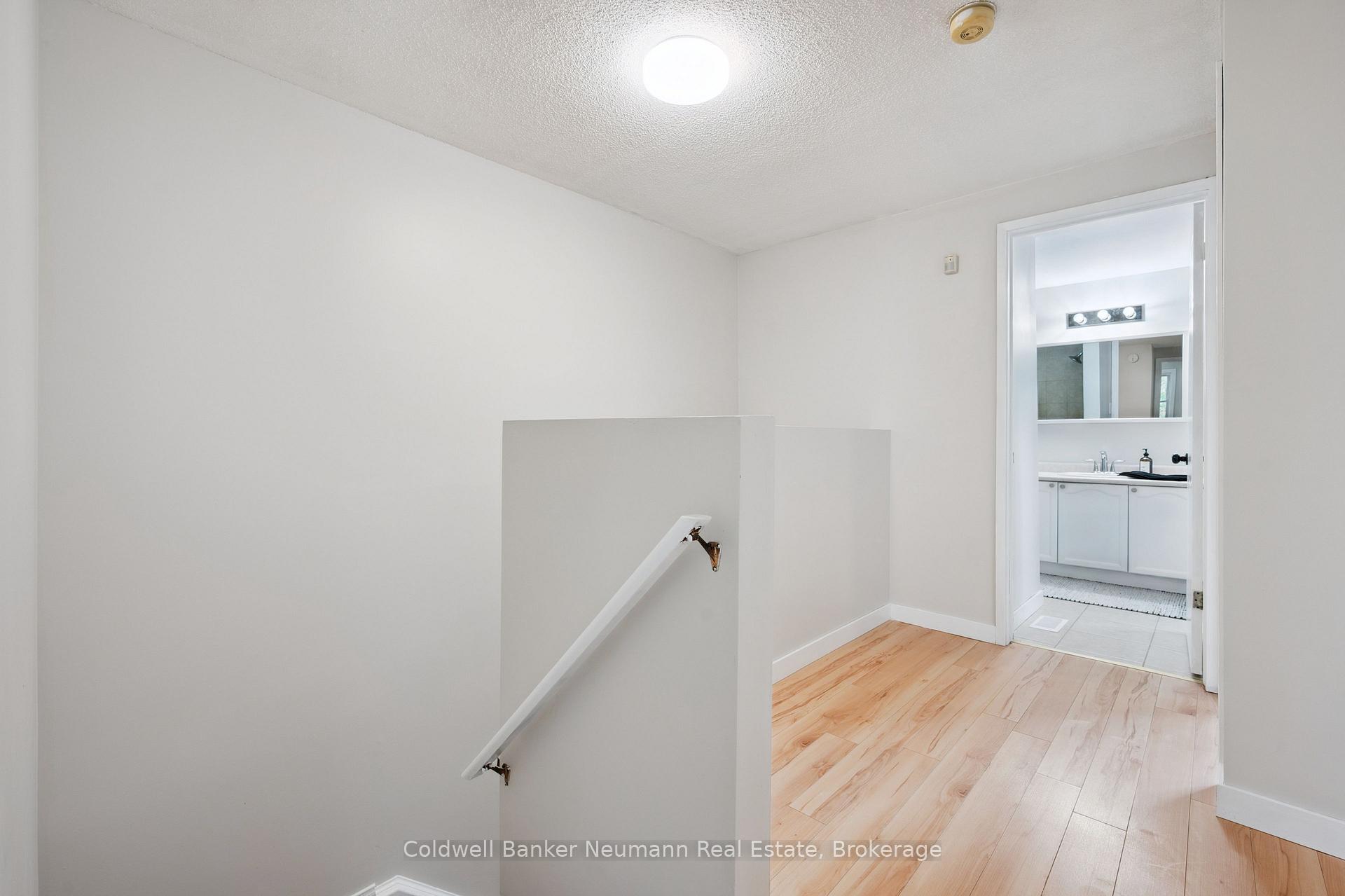 Photo 17 of 29 Grandridge Crescent, Guelph, Willow West/Sugarbush/West Acres — HOMEH