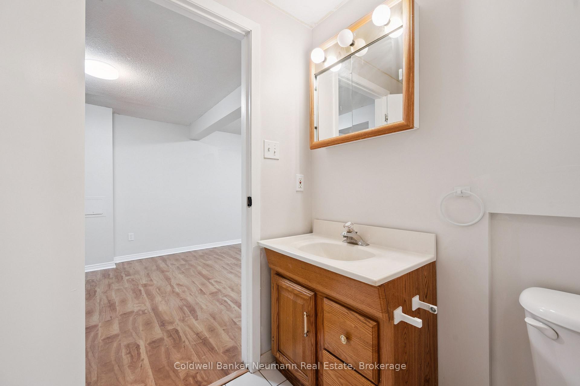 Photo 19 of 29 Grandridge Crescent, Guelph, Willow West/Sugarbush/West Acres — HOMEH