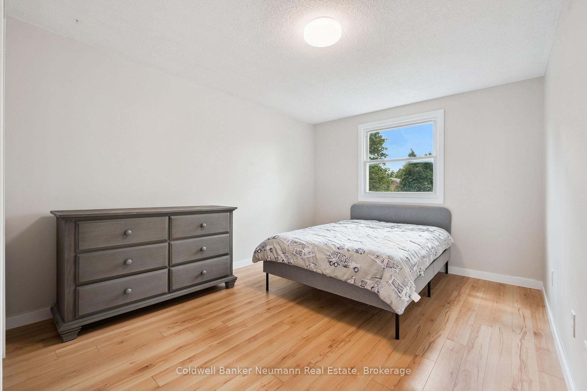 Photo 21 of 29 Grandridge Crescent, Guelph, Willow West/Sugarbush/West Acres — HOMEH
