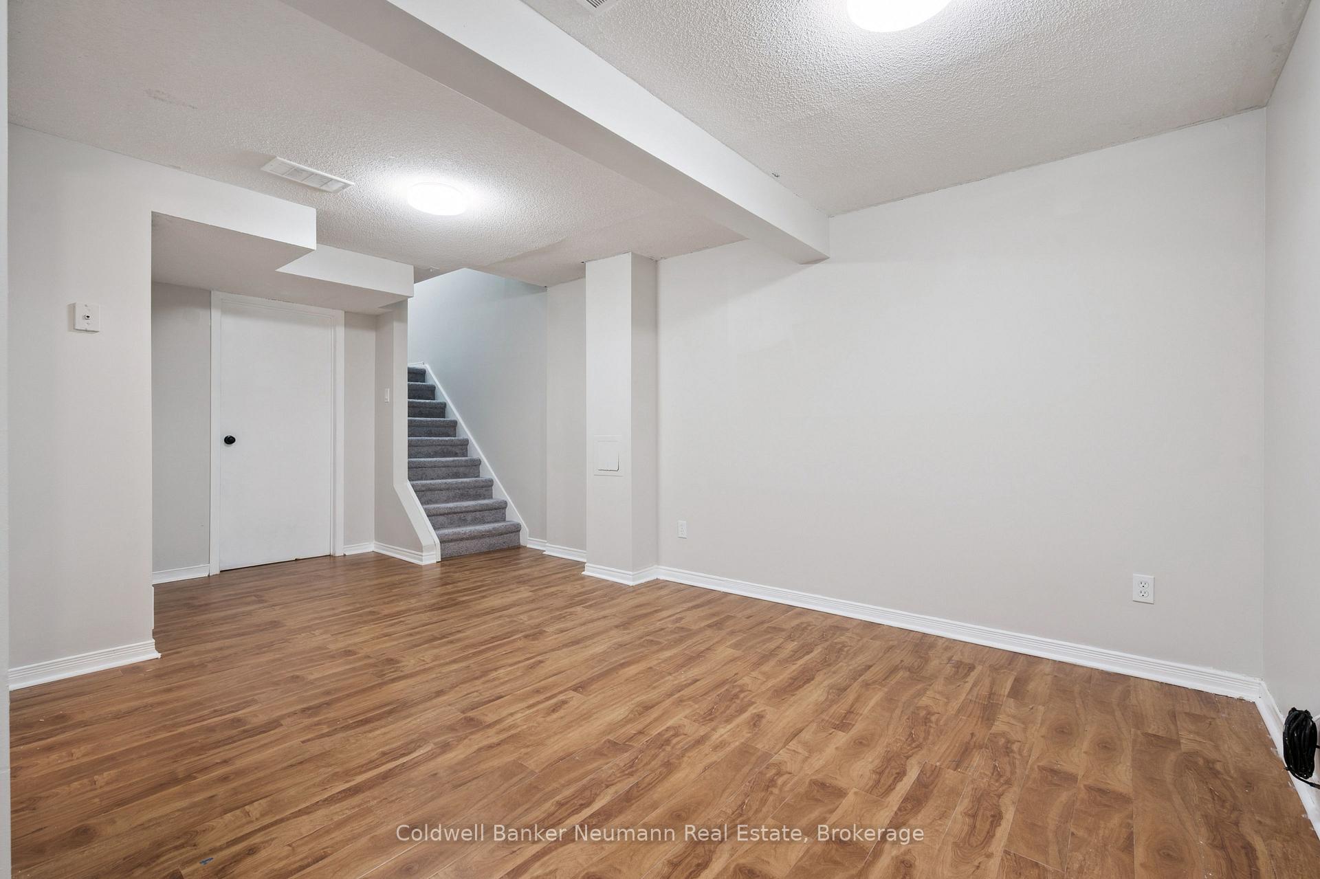 Photo 22 of 29 Grandridge Crescent, Guelph, Willow West/Sugarbush/West Acres — HOMEH
