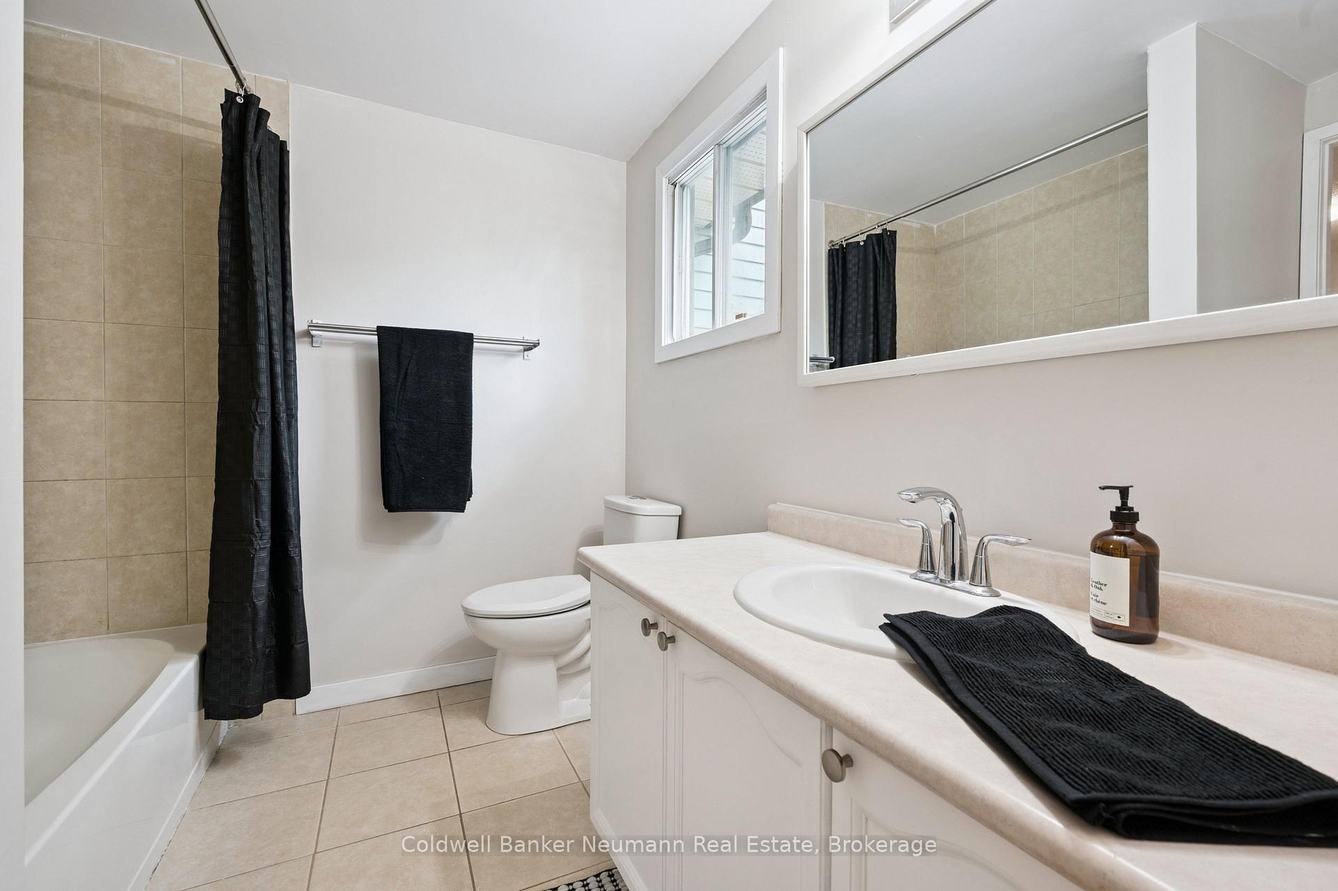 Photo 24 of 29 Grandridge Crescent, Guelph, Willow West/Sugarbush/West Acres — HOMEH