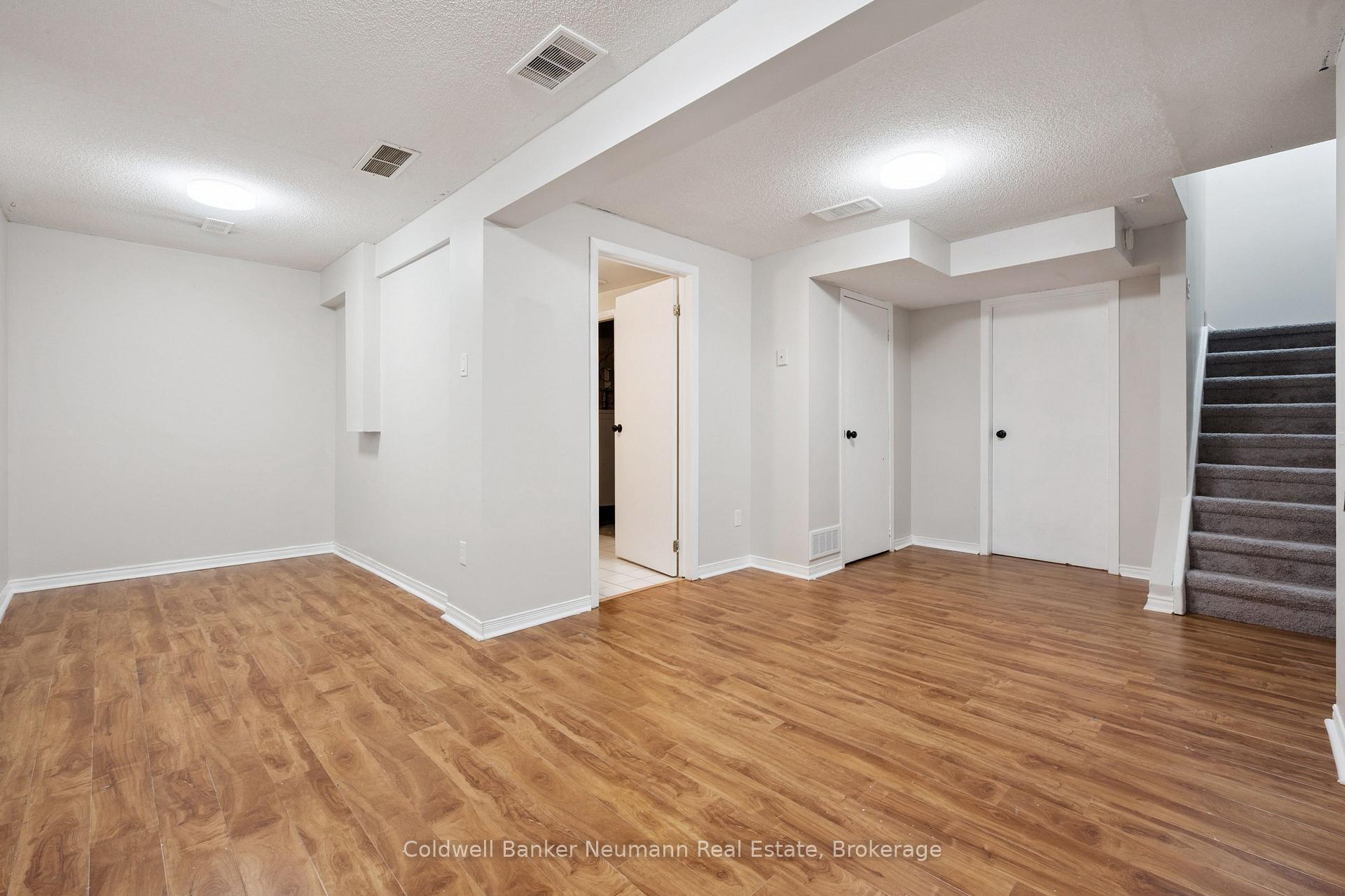 Photo 26 of 29 Grandridge Crescent, Guelph, Willow West/Sugarbush/West Acres — HOMEH