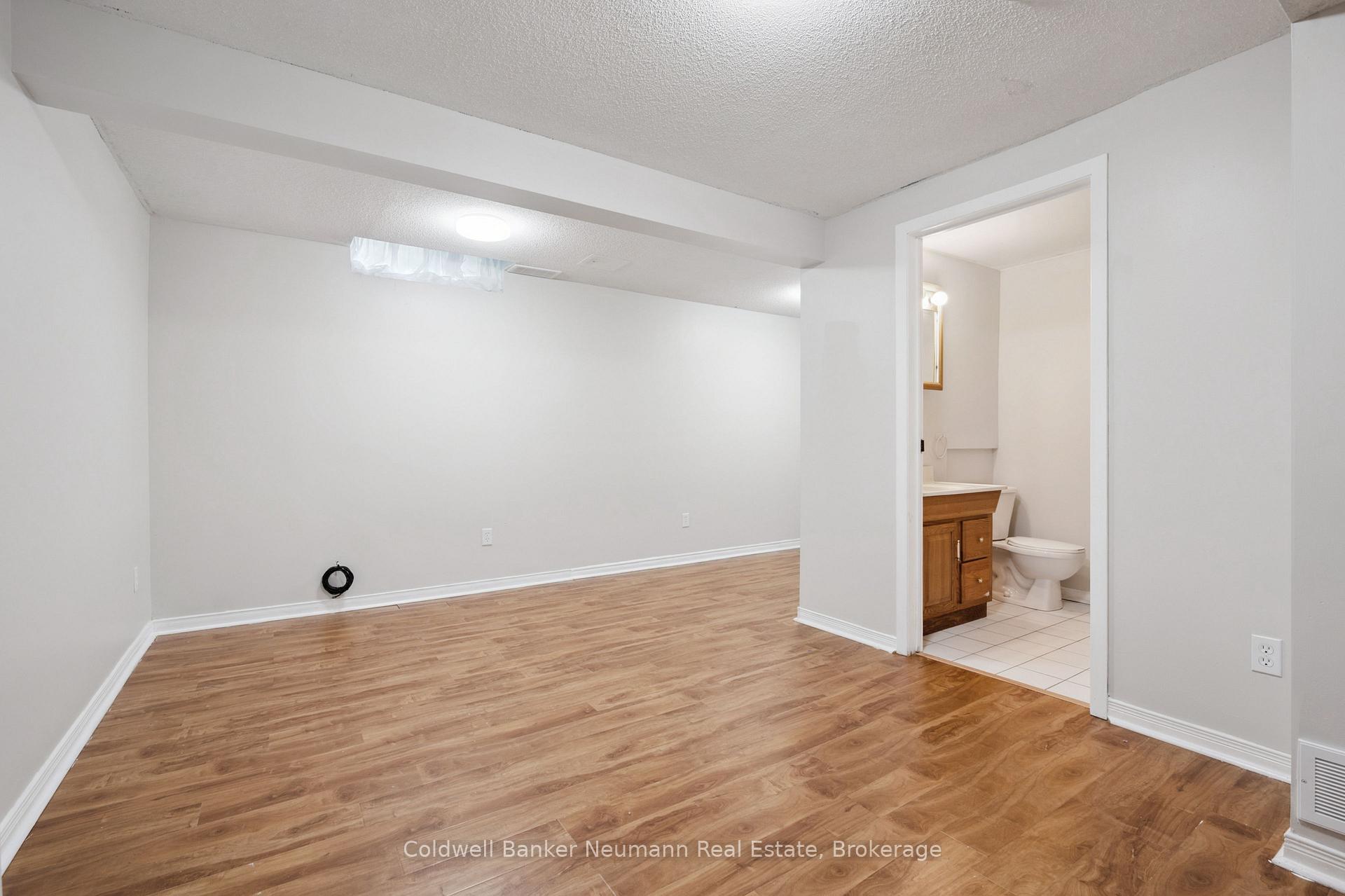 Photo 27 of 29 Grandridge Crescent, Guelph, Willow West/Sugarbush/West Acres — HOMEH