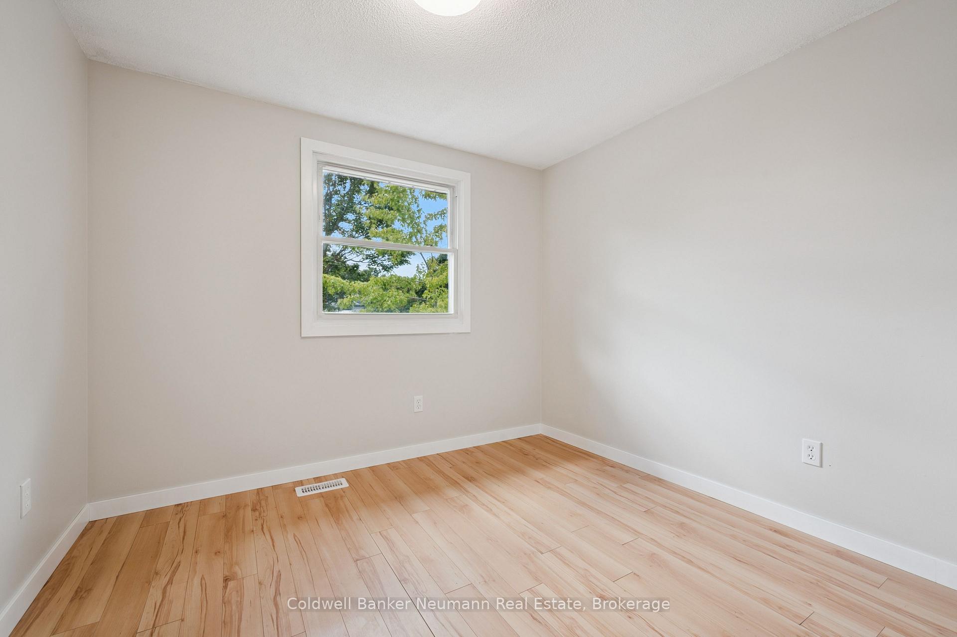 Photo 28 of 29 Grandridge Crescent, Guelph, Willow West/Sugarbush/West Acres — HOMEH