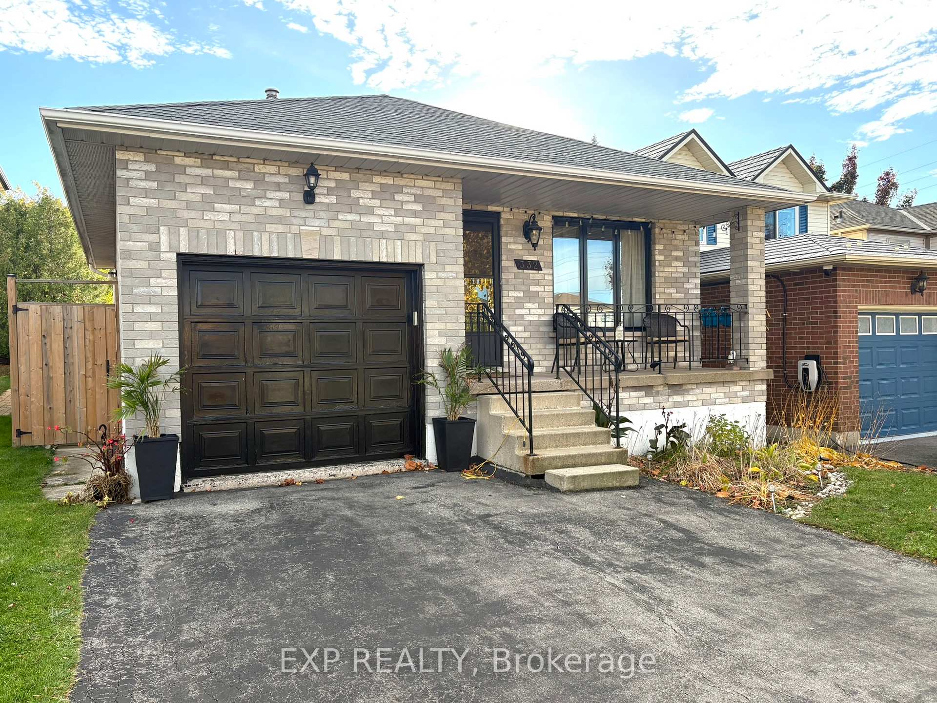 Photo 2 of 332 Acadia Drive, Hamilton, Butler — HOMEH
