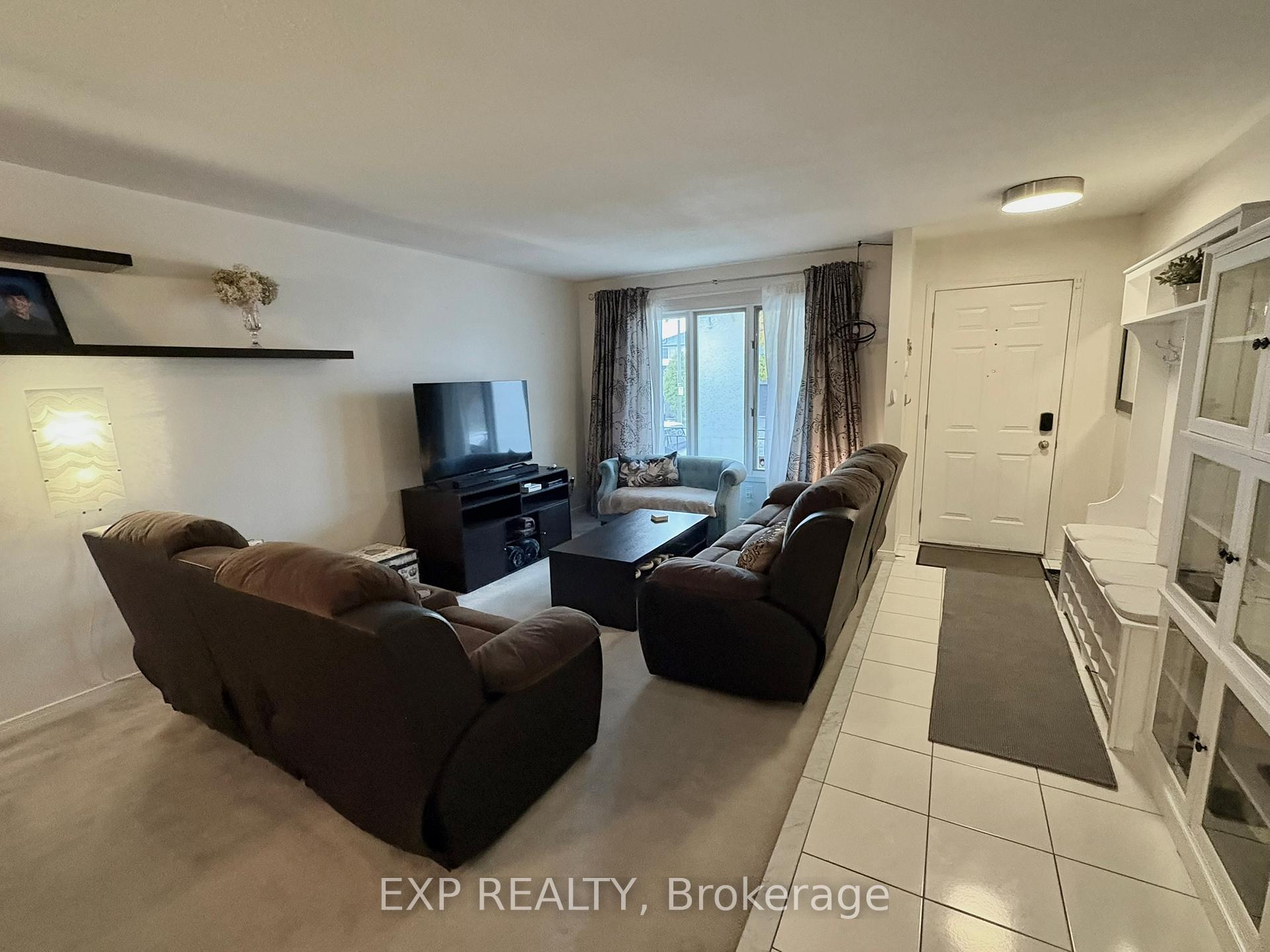 Photo 3 of 332 Acadia Drive, Hamilton, Butler — HOMEH