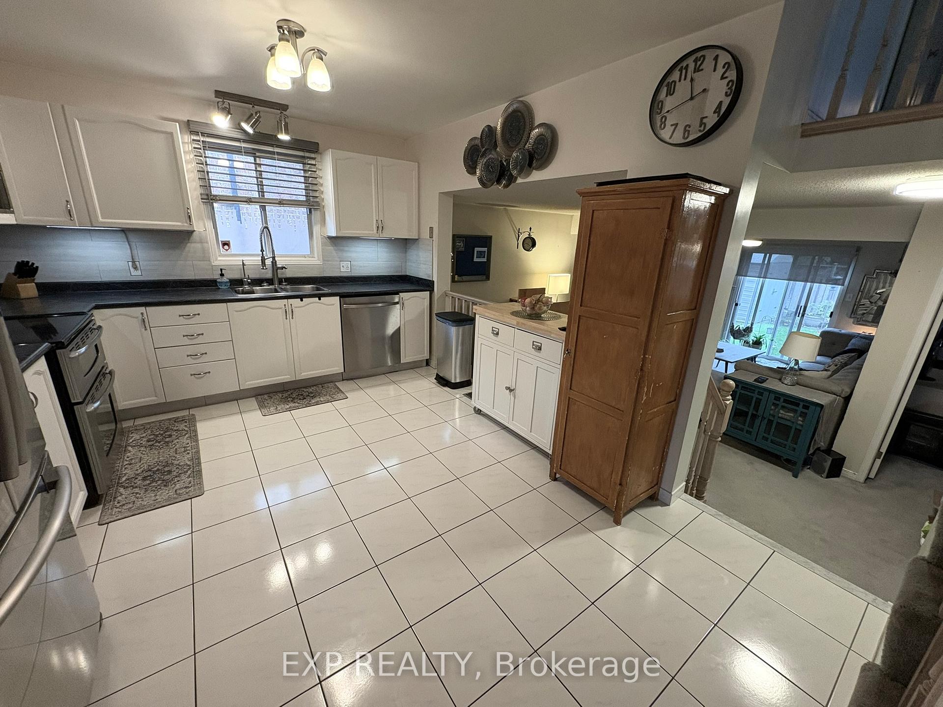 Photo 7 of 332 Acadia Drive, Hamilton, Butler — HOMEH
