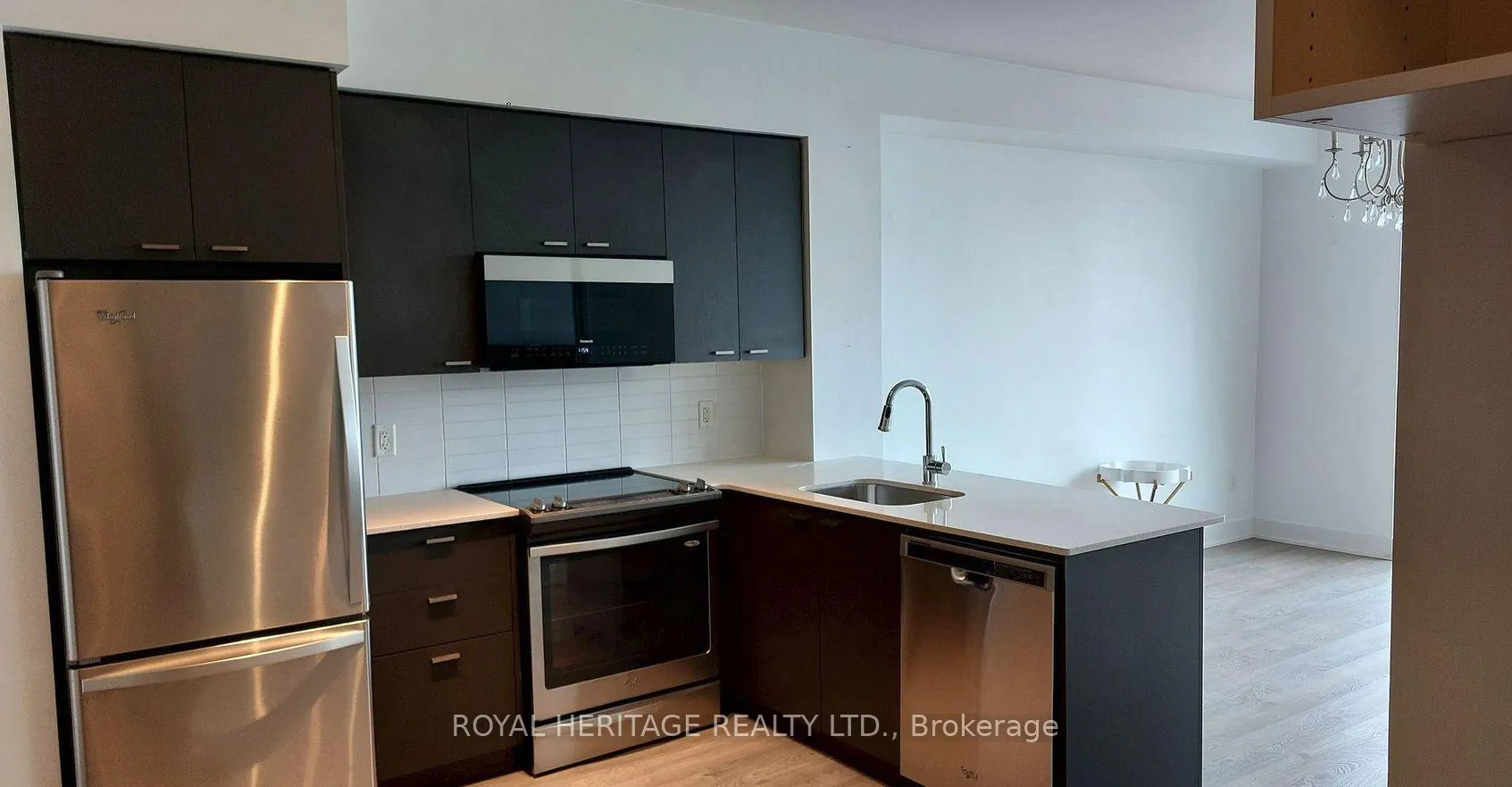 Photo 4 of Unit 1106, 30 Roehampton Avenue, Toronto, Mount Pleasant West — HOMEH