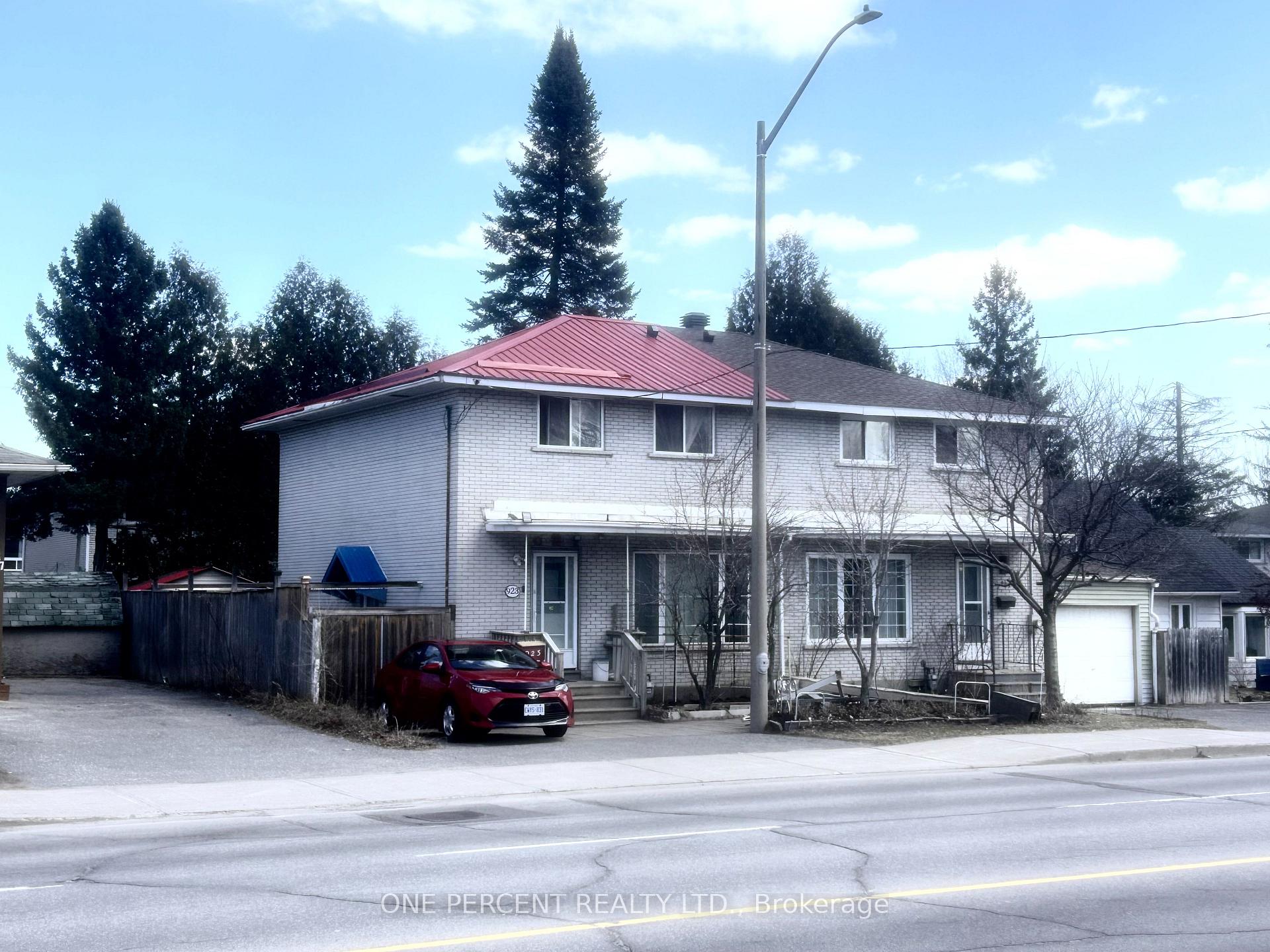 Front of 923 Pinecrest Road