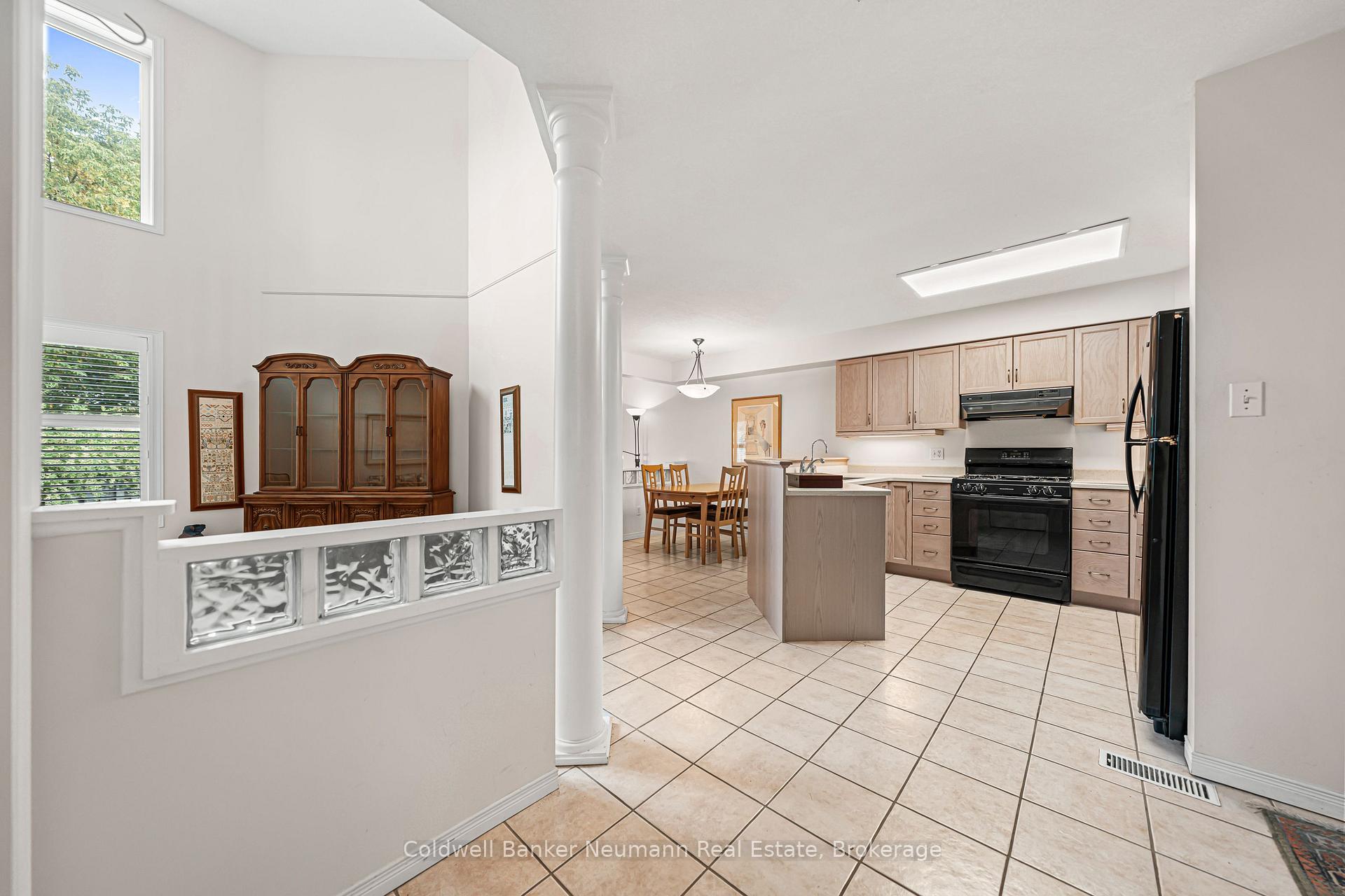 Photo 4 of 7 Camm Crescent, Guelph, Pineridge/Westminster Woods — HOMEH