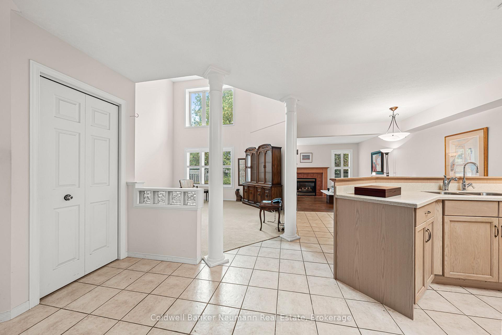 Photo 5 of 7 Camm Crescent, Guelph, Pineridge/Westminster Woods — HOMEH