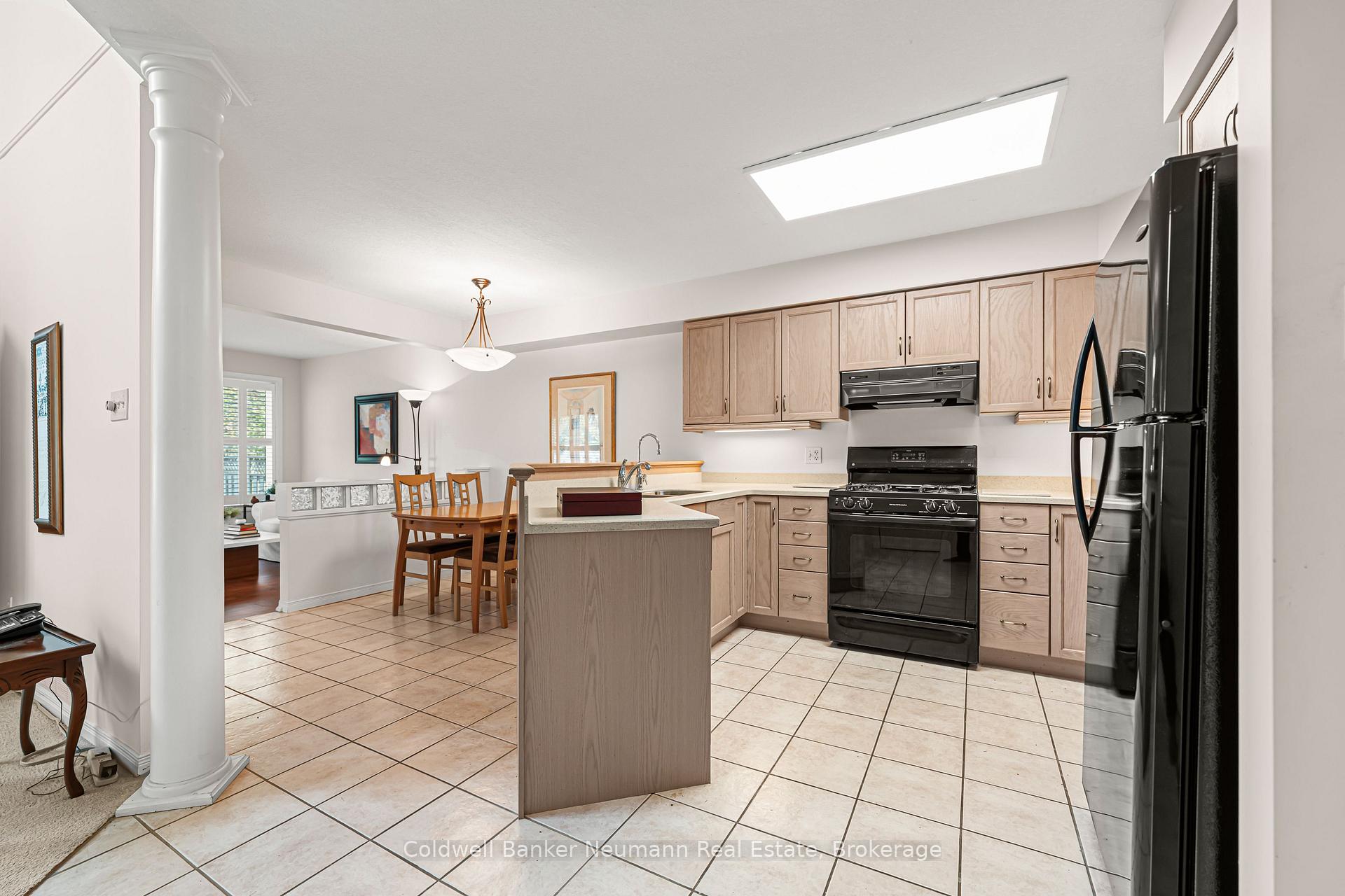 Photo 8 of 7 Camm Crescent, Guelph, Pineridge/Westminster Woods — HOMEH