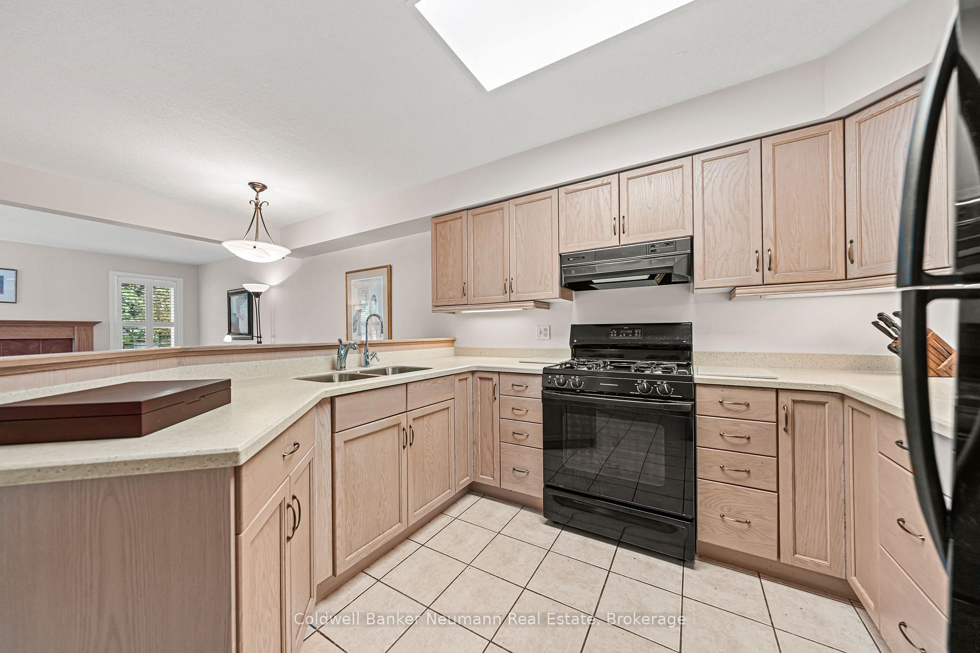 Photo 9 of 7 Camm Crescent, Guelph, Pineridge/Westminster Woods — HOMEH