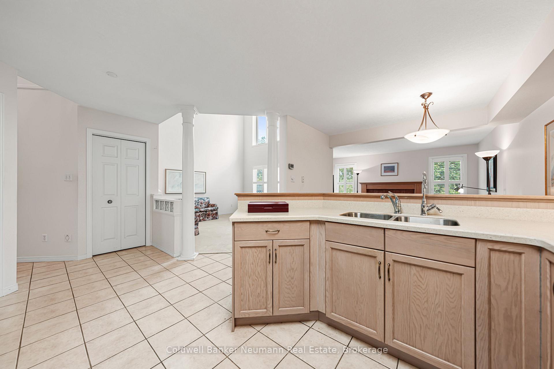 Photo 10 of 7 Camm Crescent, Guelph, Pineridge/Westminster Woods — HOMEH