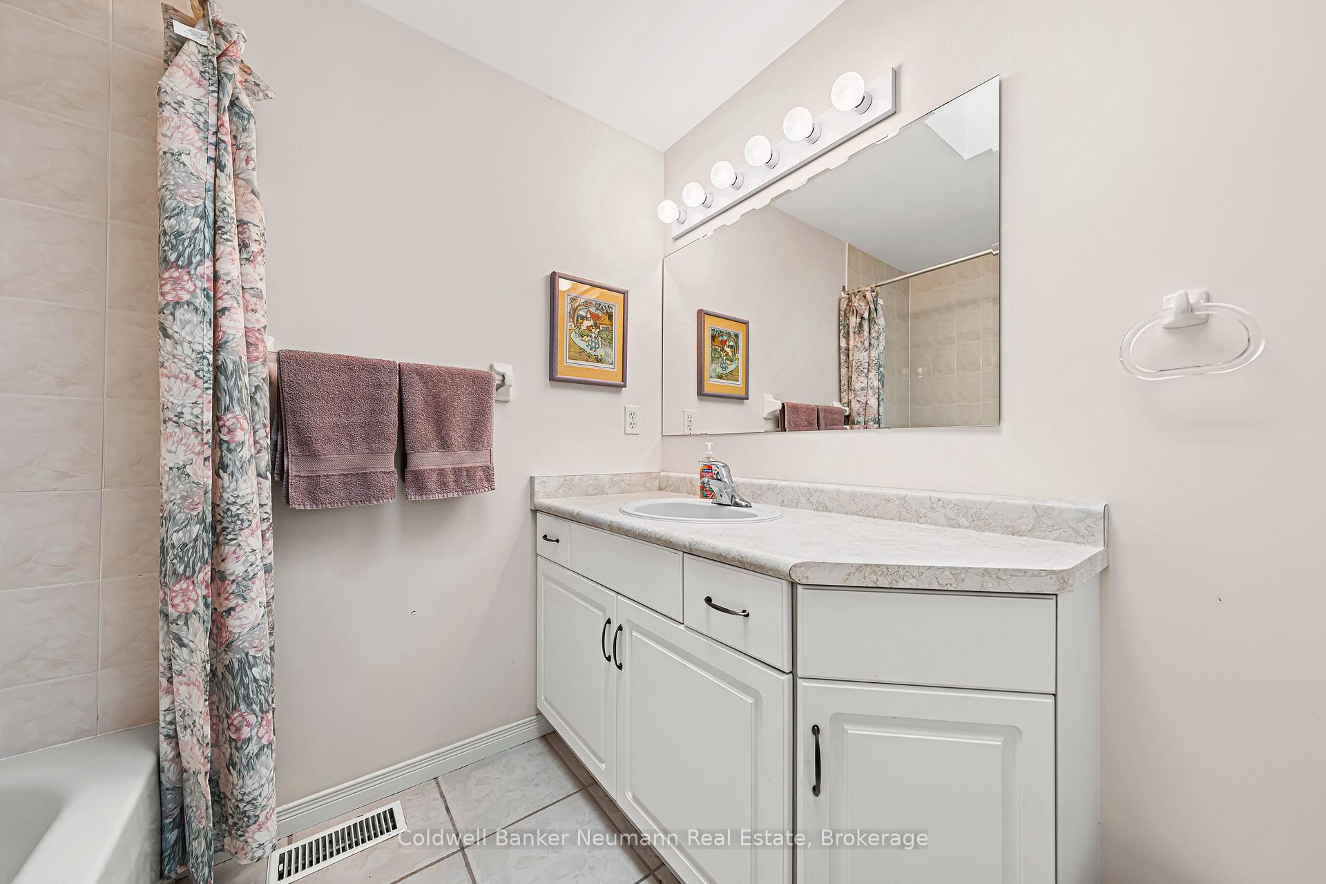 Photo 29 of 7 Camm Crescent, Guelph, Pineridge/Westminster Woods — HOMEH