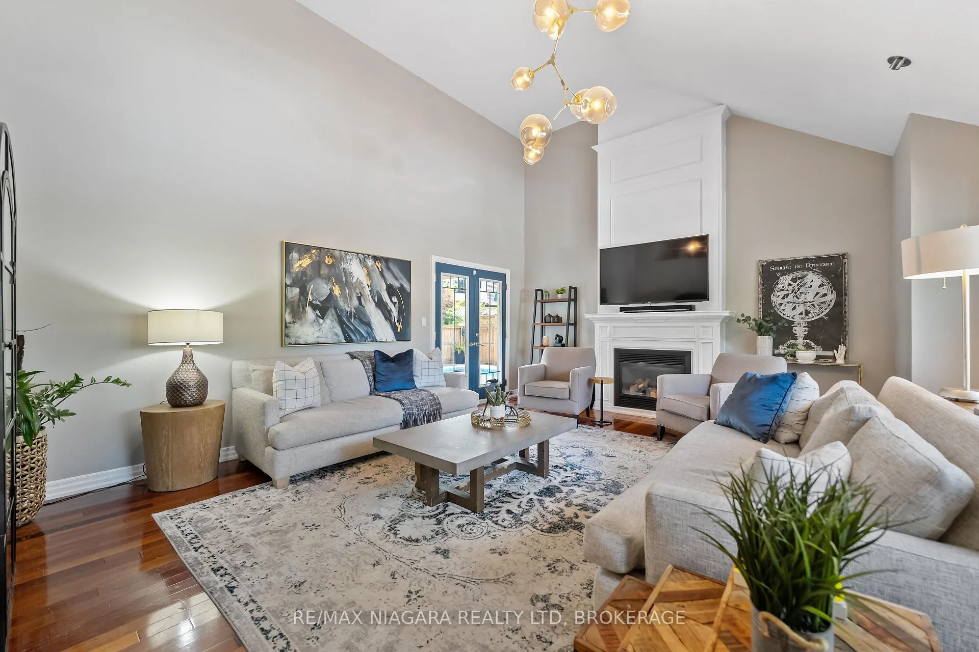 Photo 5 of 1 Graham Avenue, St. Catharines, Port Dalhousie — HOMEH