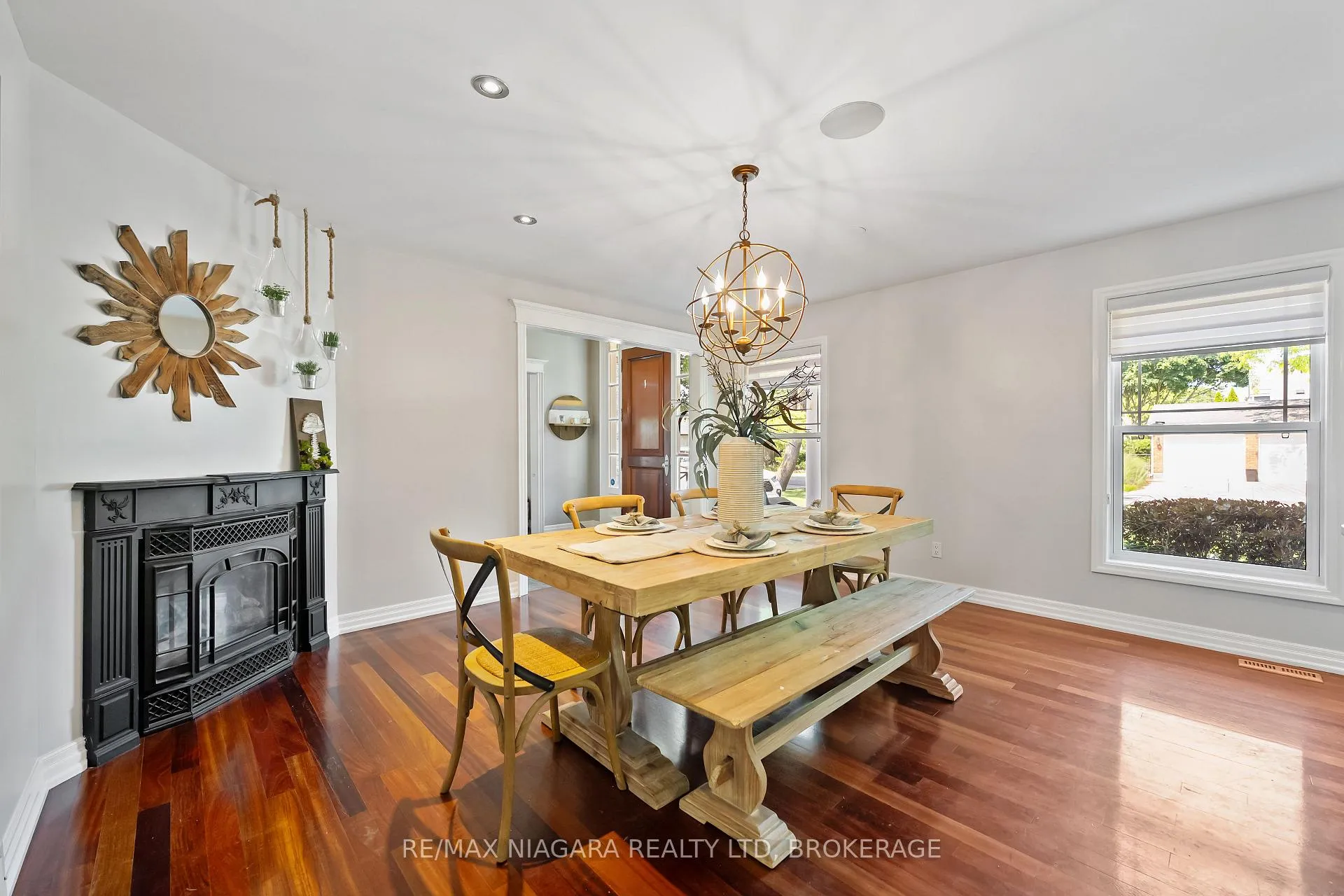 Photo 8 of 1 Graham Avenue, St. Catharines, Port Dalhousie — HOMEH