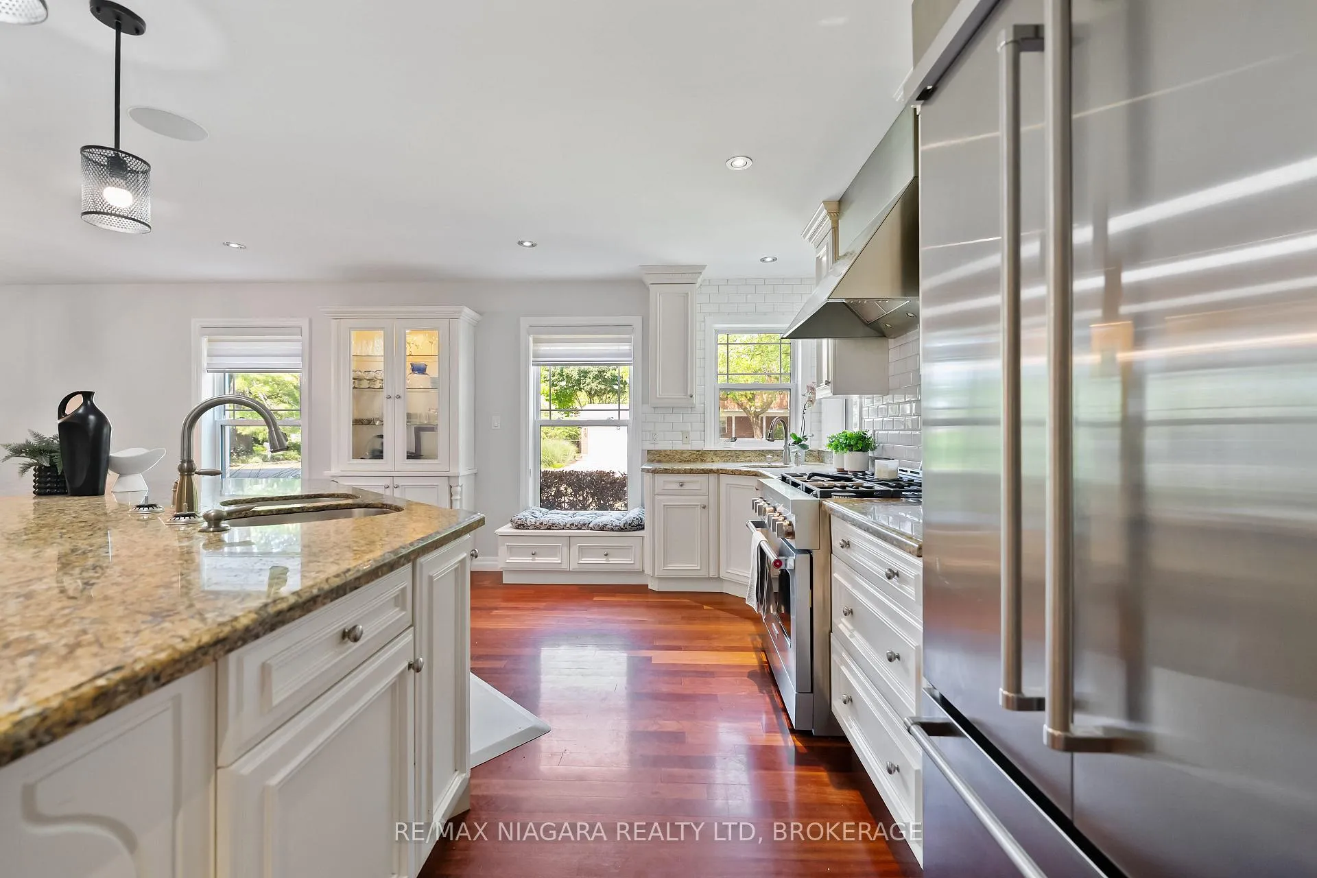 Photo 10 of 1 Graham Avenue, St. Catharines, Port Dalhousie — HOMEH