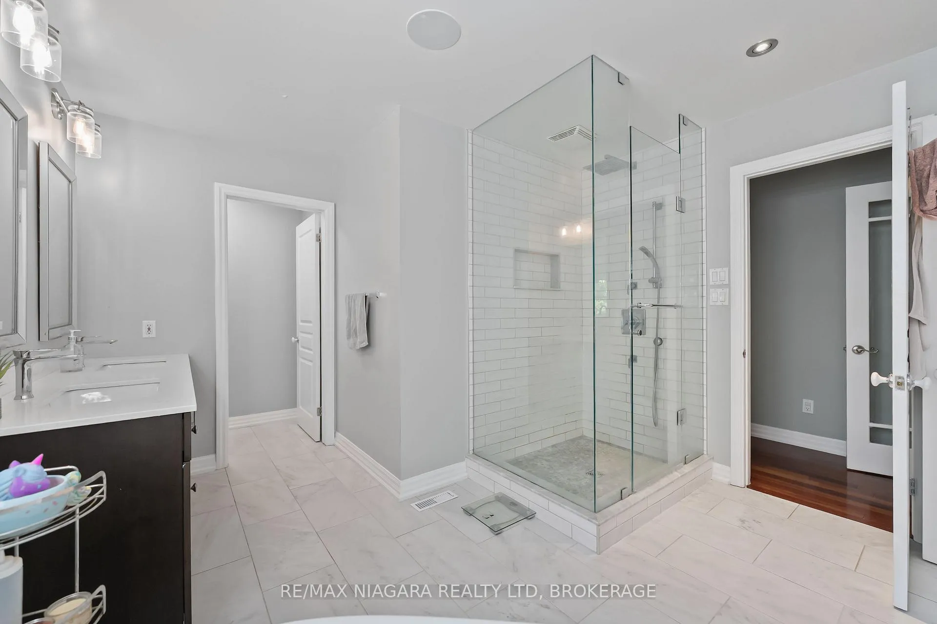 Photo 16 of 1 Graham Avenue, St. Catharines, Port Dalhousie — HOMEH