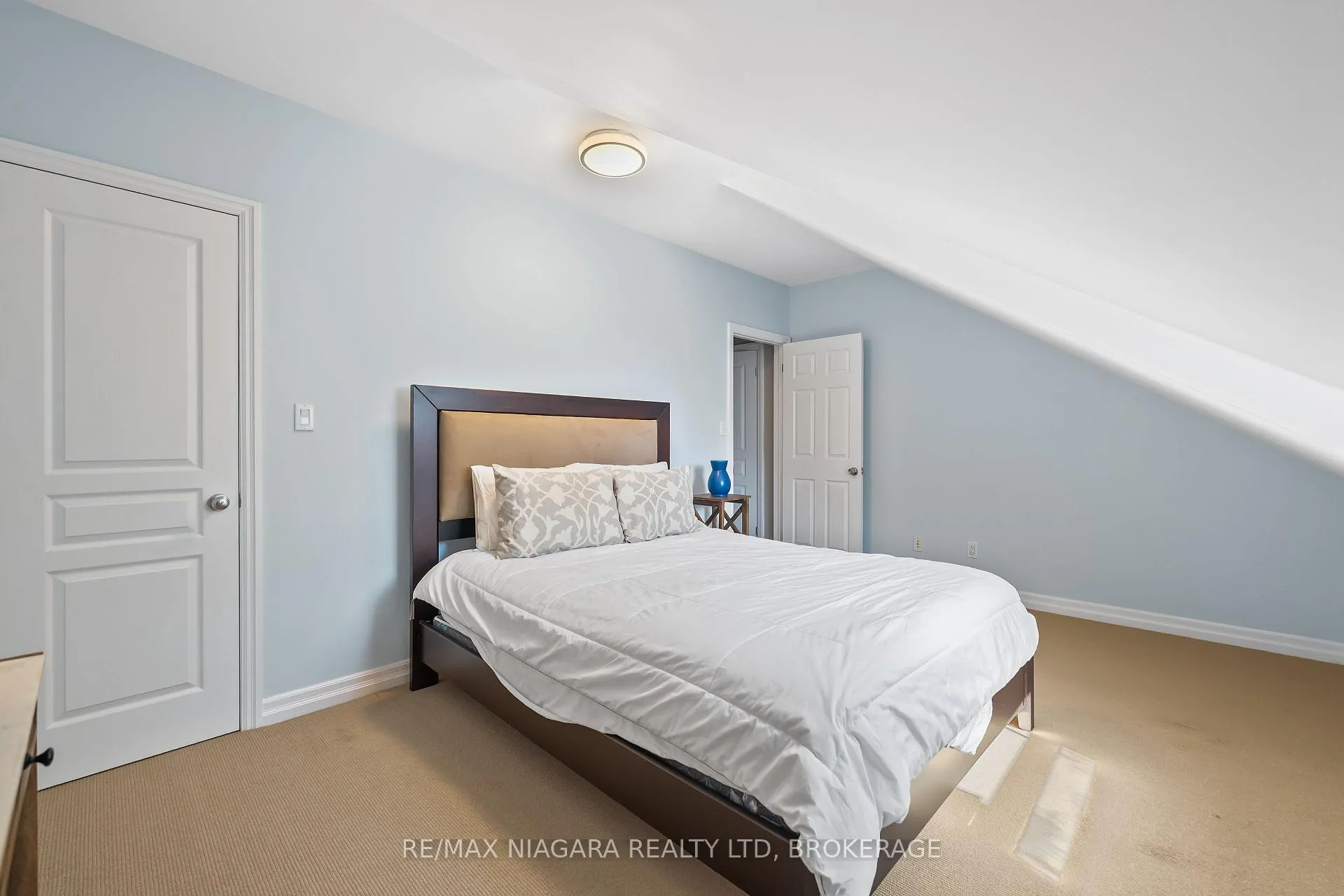 Photo 21 of 1 Graham Avenue, St. Catharines, Port Dalhousie — HOMEH