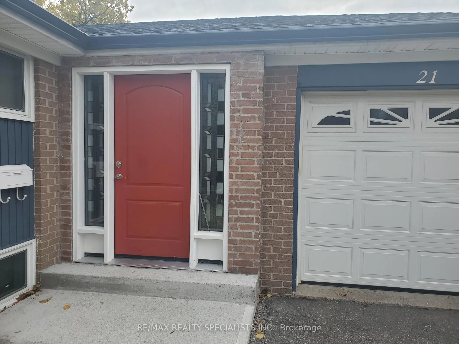 Front of Unit Upper, 21 Burgby Avenue