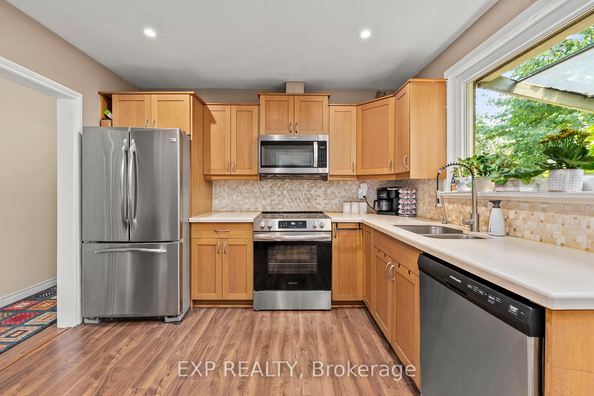 Photo 3 of 31 Patrick Drive, Aurora, Aurora Highlands — HOMEH