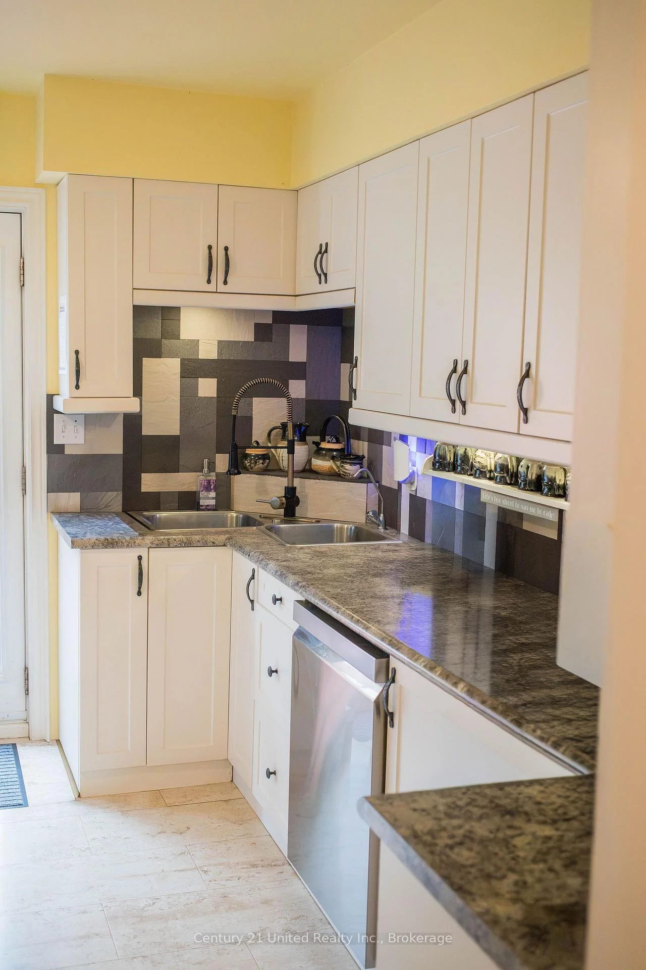 Photo 6 of 9588 Ardagh Crescent, Hamilton Township, Rural Hamilton — HOMEH