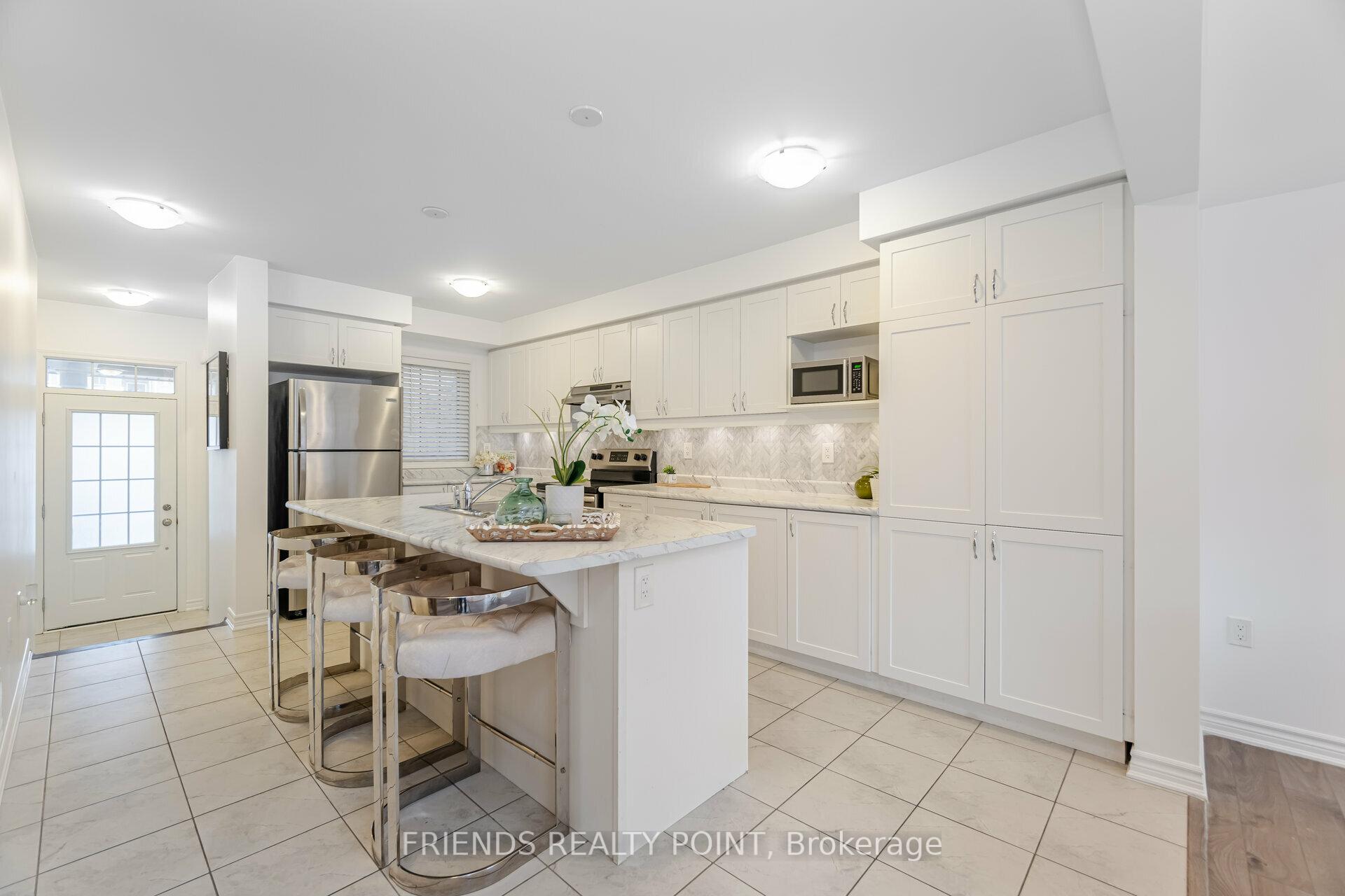 Photo 3 of 110 Bond Head Court, Milton, Ford — HOMEH