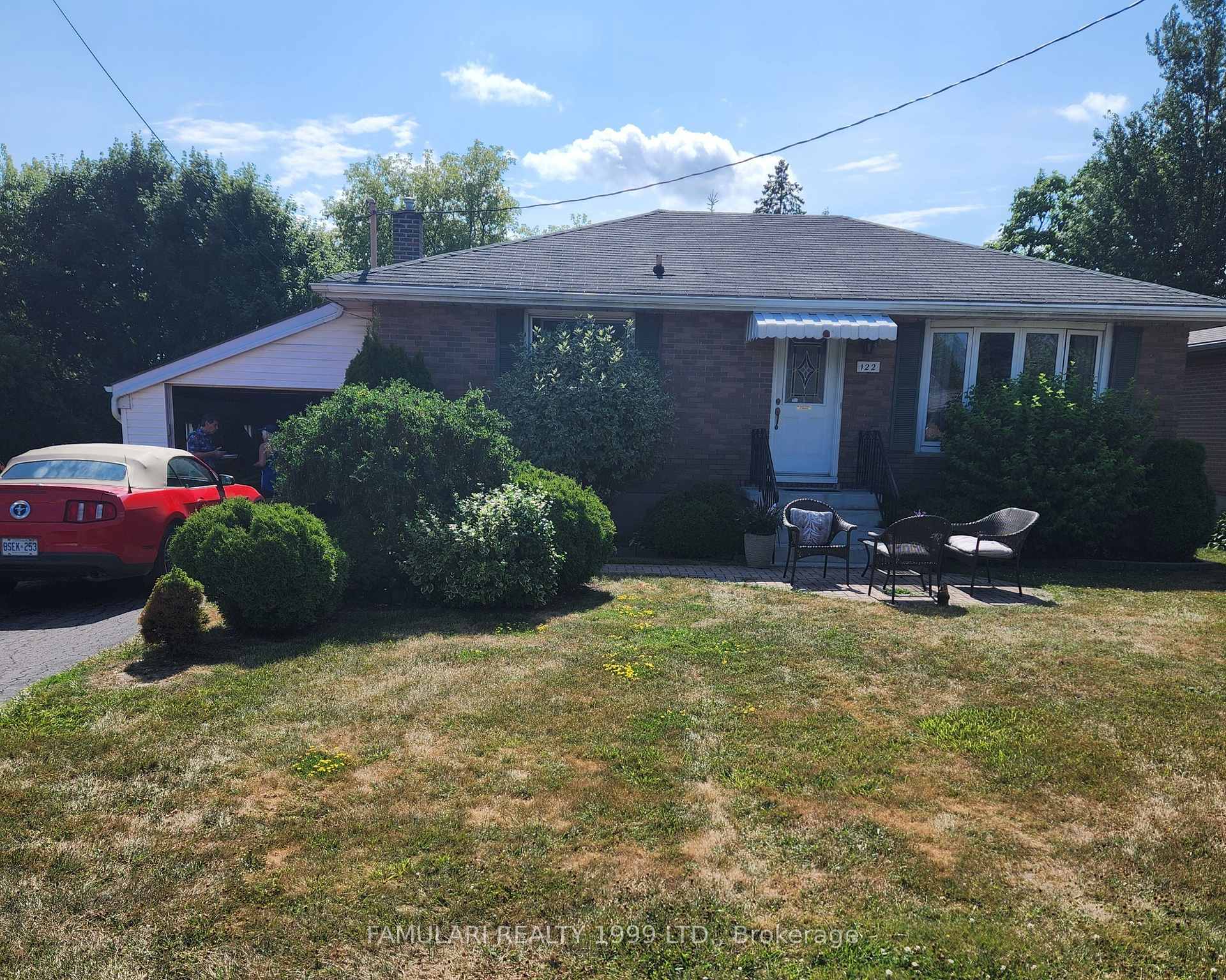 Photo 2 of 122 Gilbert Street, Belleville, Belleville Ward — HOMEH