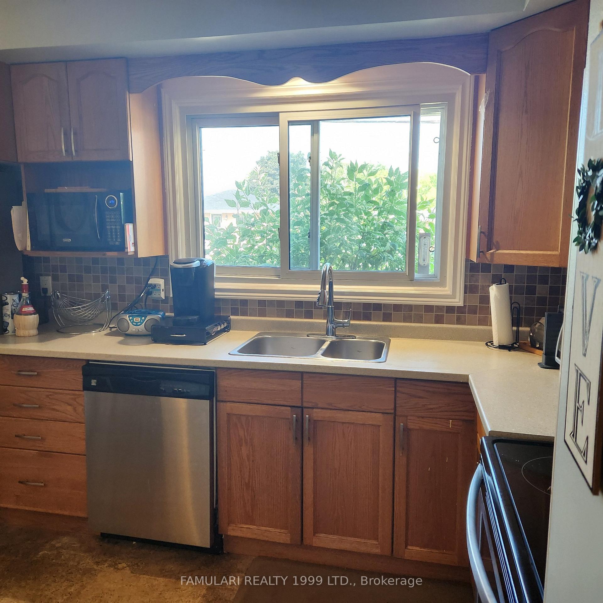 Photo 3 of 122 Gilbert Street, Belleville, Belleville Ward — HOMEH