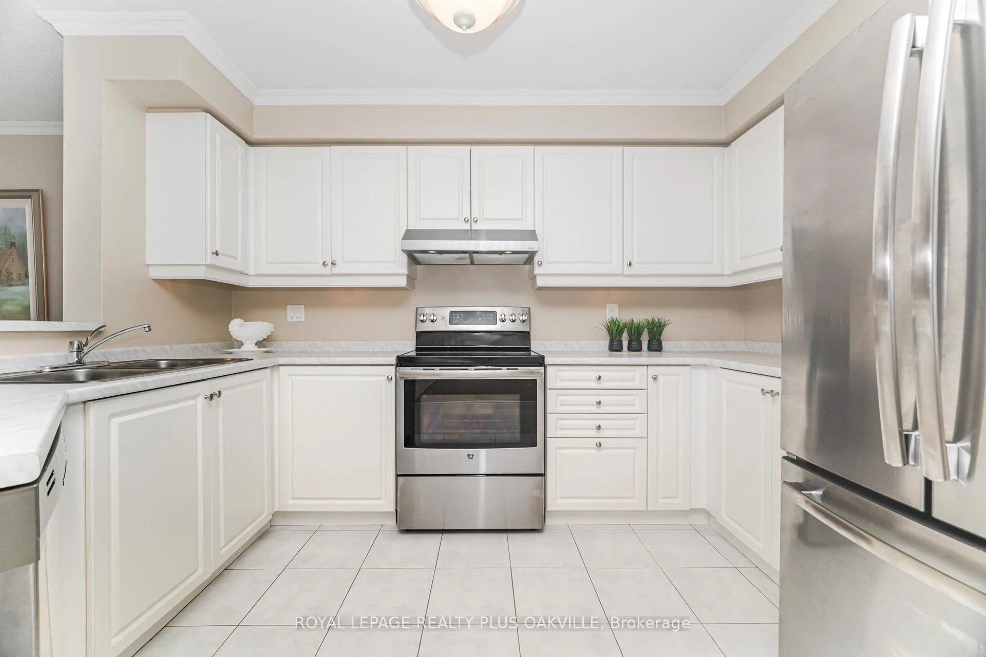 Photo 10 of 53 Kildonan Crescent, Hamilton, Waterdown — HOMEH