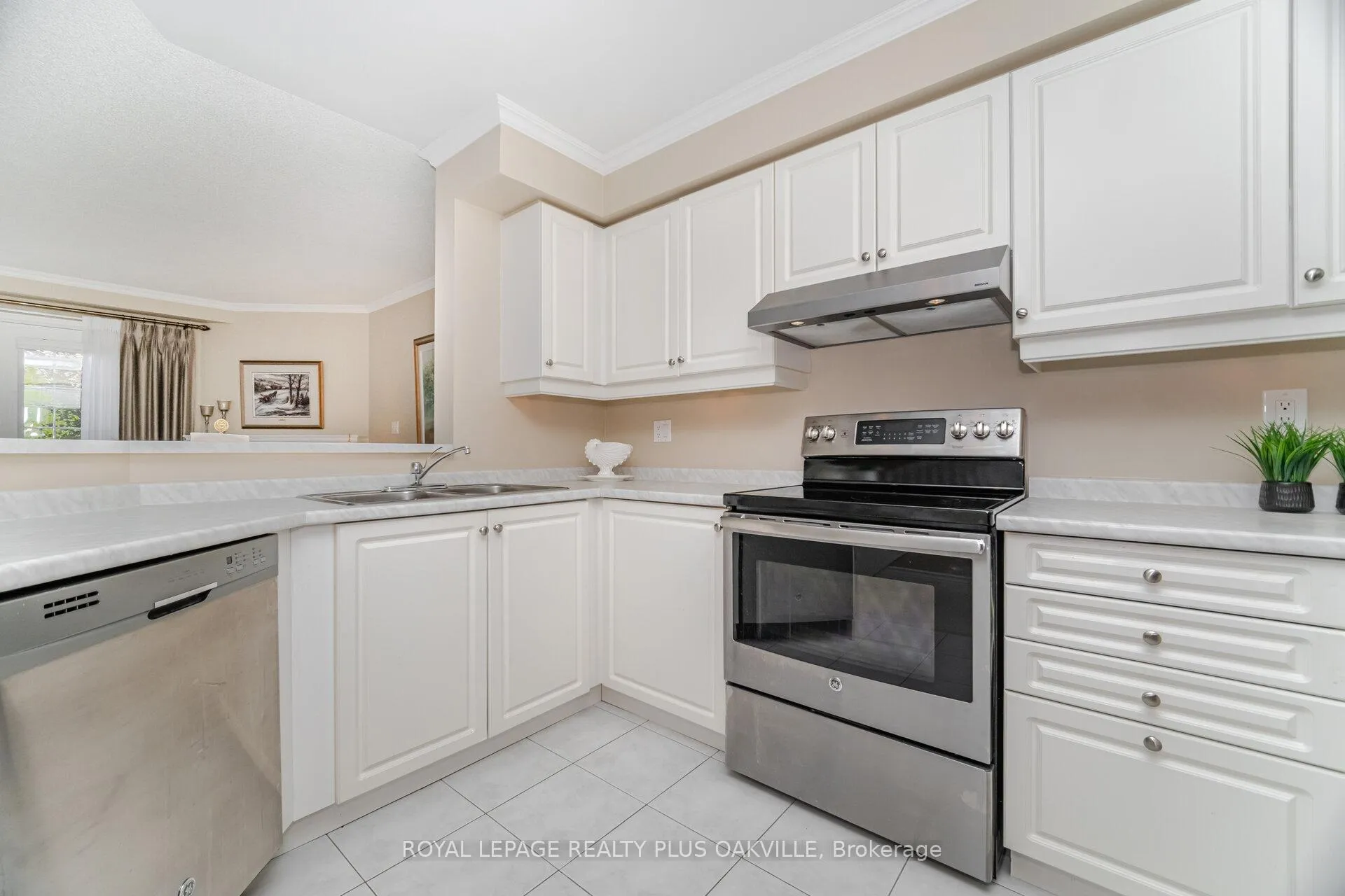 Photo 12 of 53 Kildonan Crescent, Hamilton, Waterdown — HOMEH