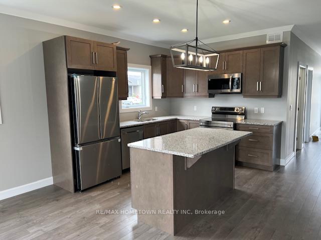 Photo 3 of 1210 Webster Crescent, Brockville — HOMEH