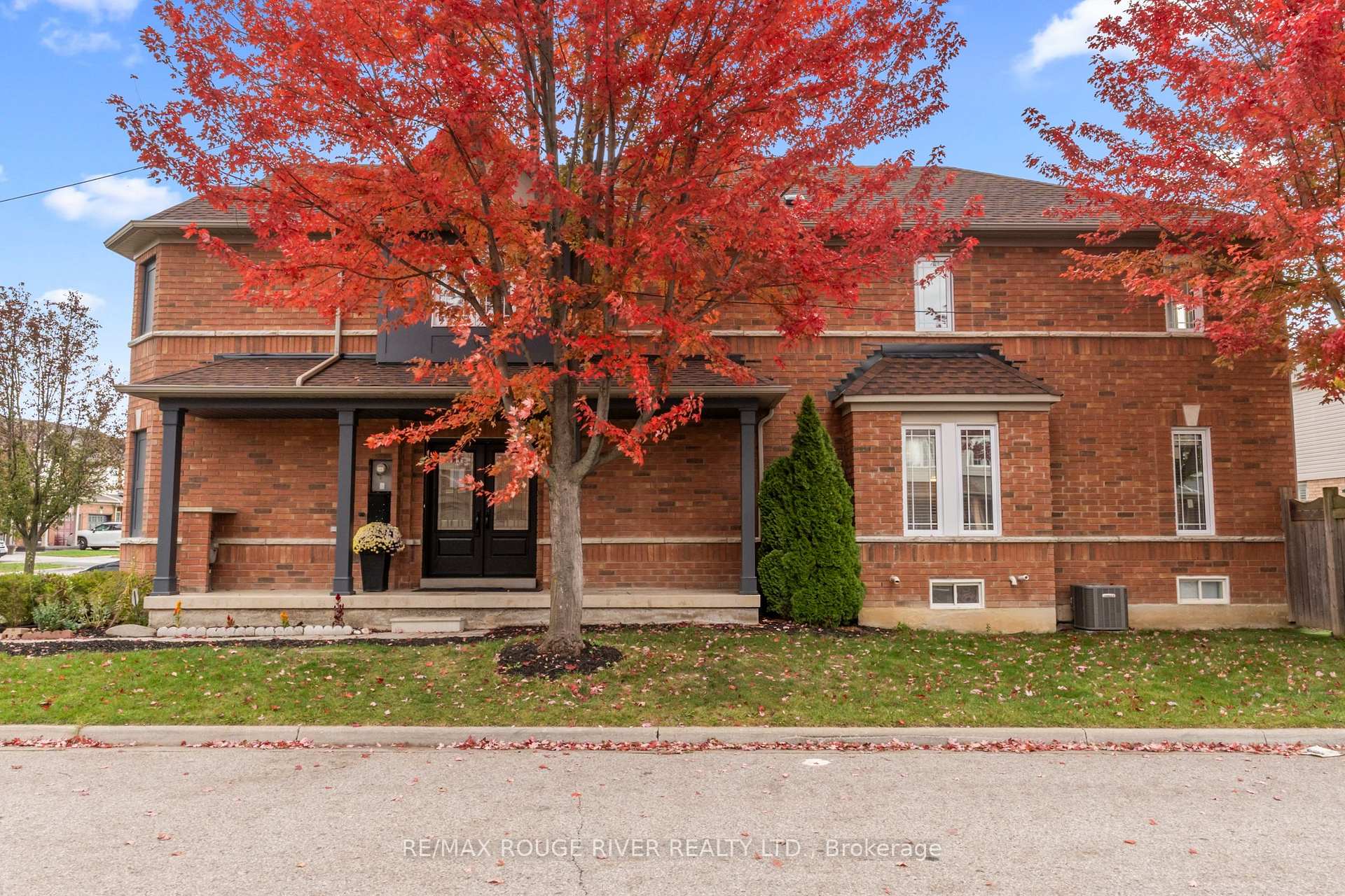 Photo 2 of 32 Beer Crescent, Ajax, South East — HOMEH