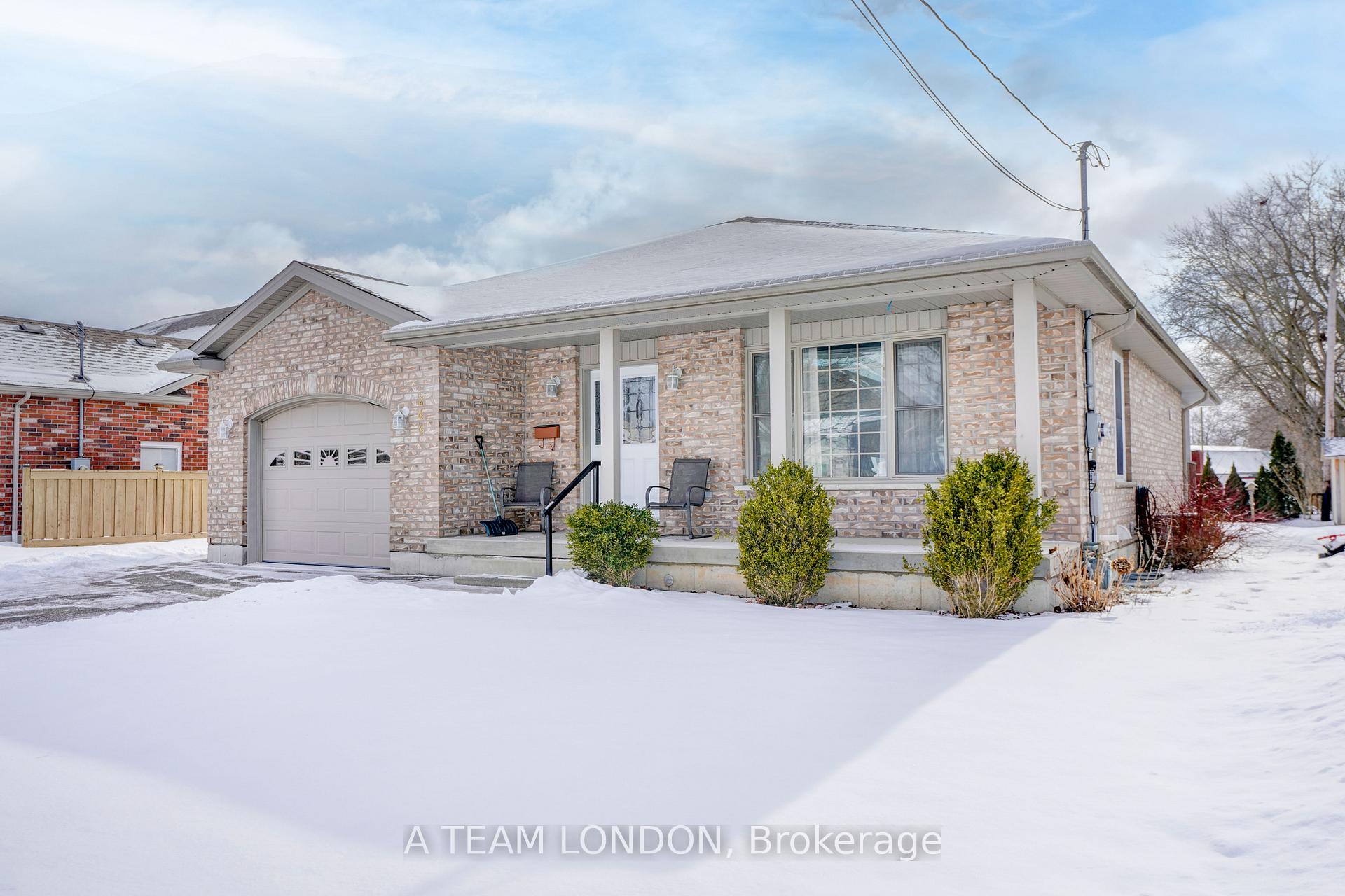 Photo 3 of 244 Sydenham Street E, Aylmer — HOMEH